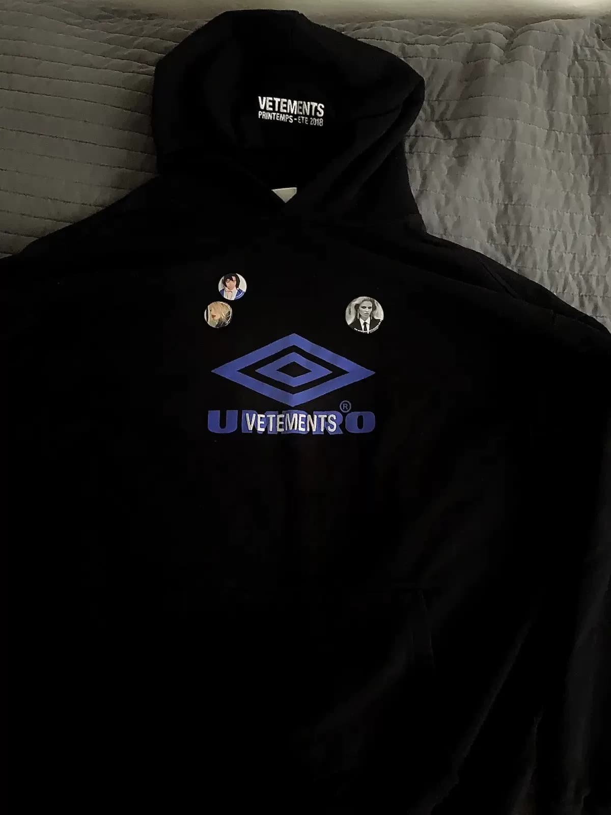 ВЫСТАВКА VETEMENTS X UMBRO 2018