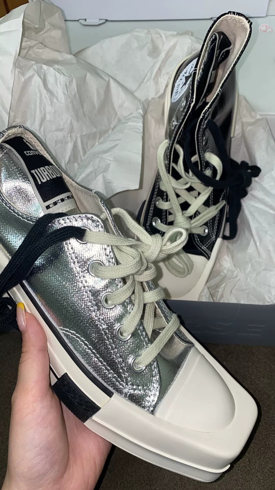 Две пары кроссовок RO joint Converse