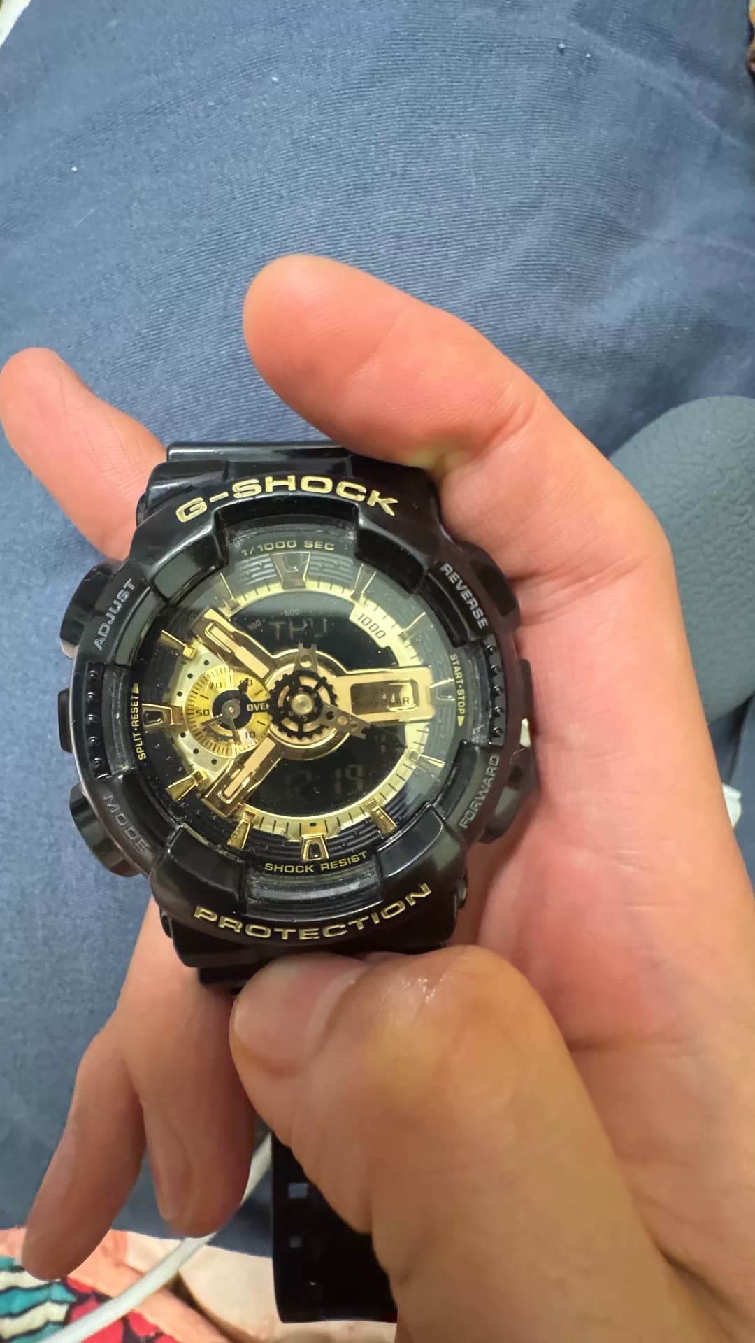 Casio G-SHOCK GA-110GB в цветовой гамме black gold, классическая модель,