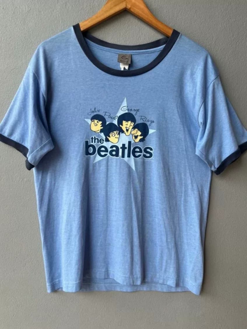 Предварительный просмотр винтажного альбома The Beatles 2003 года.