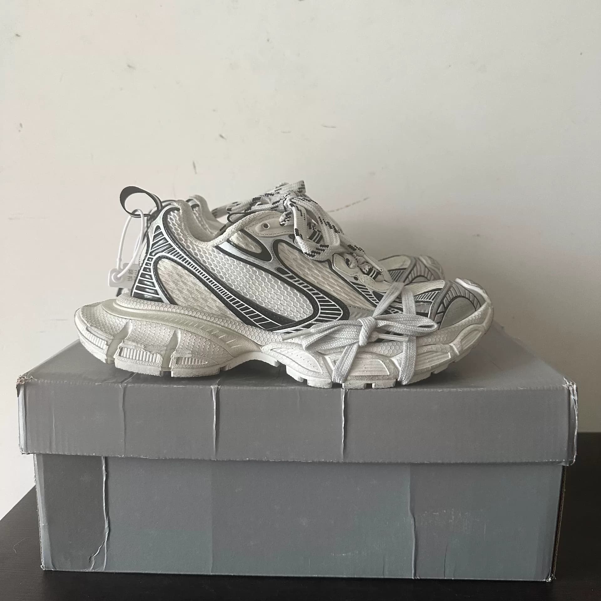 Balenciaga Баленсиага 3XL из сетчатой ткани на шнуровке с глубоким вырезом