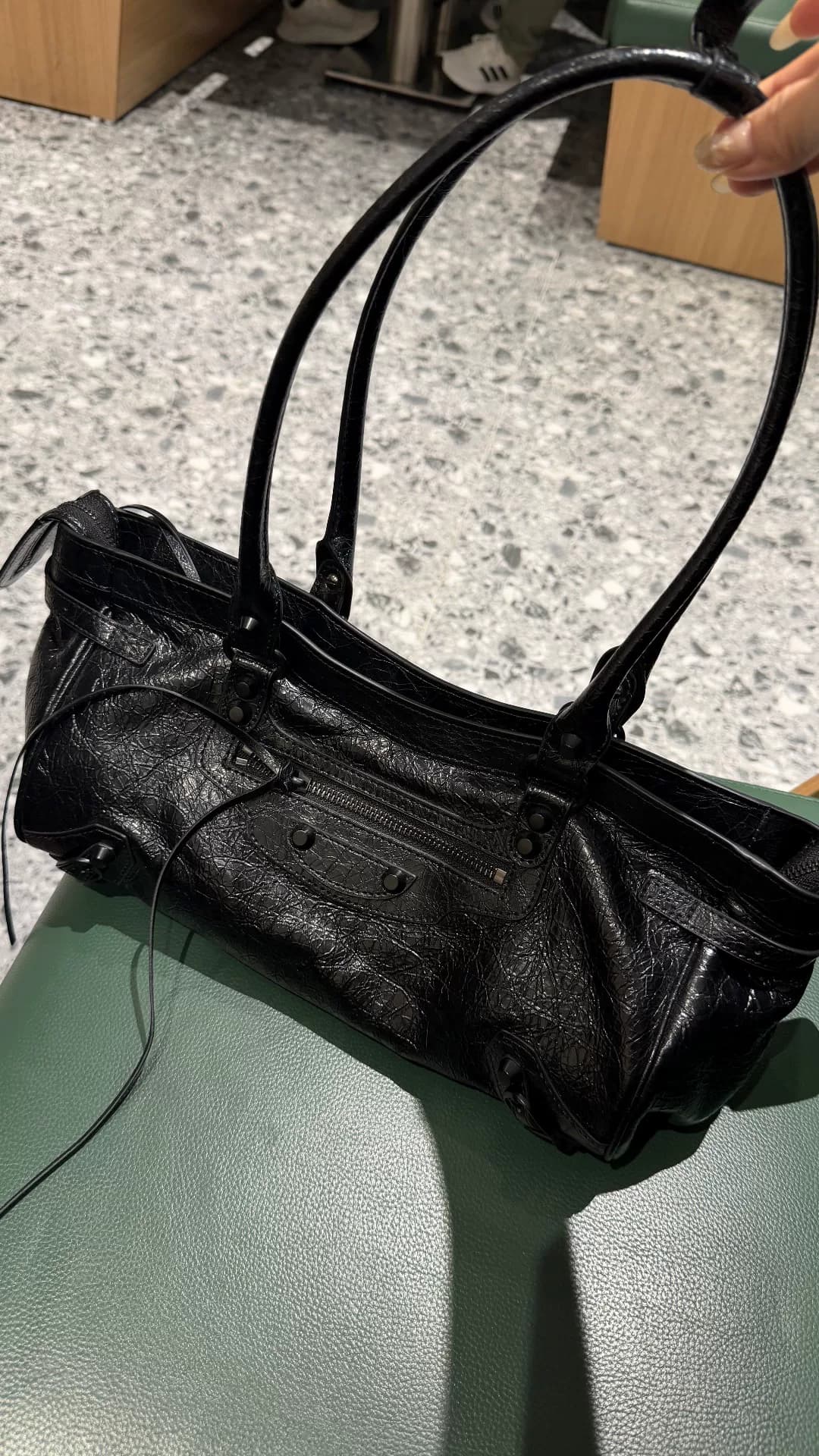 Горизонтальная мотоциклетная сумка Balenciaga Balenciaga Le City, черное масло
