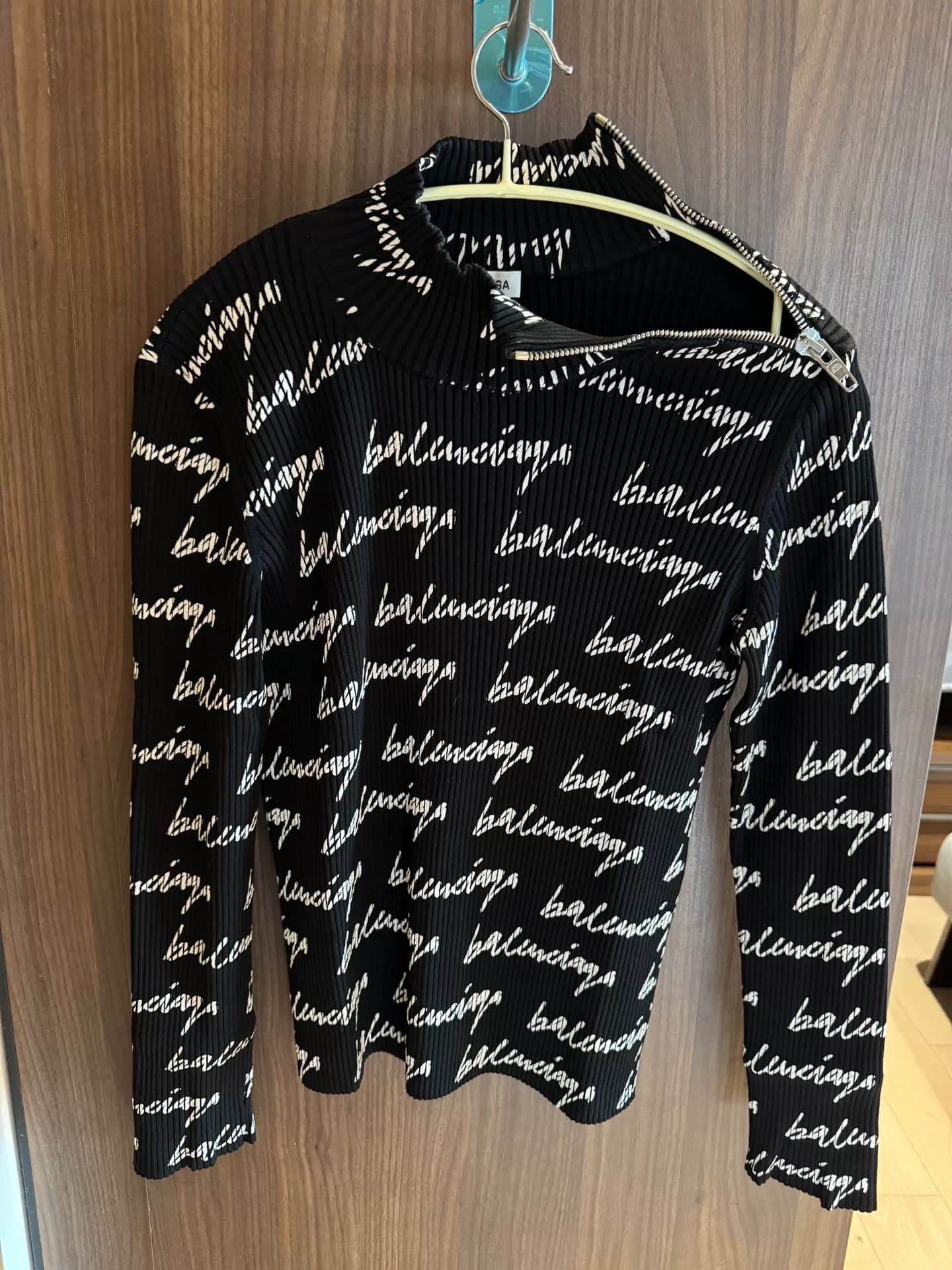 Топ с длинными рукавами Balenciaga graffiti, размер M, сделано в Италии, черная футболка с белыми буквами