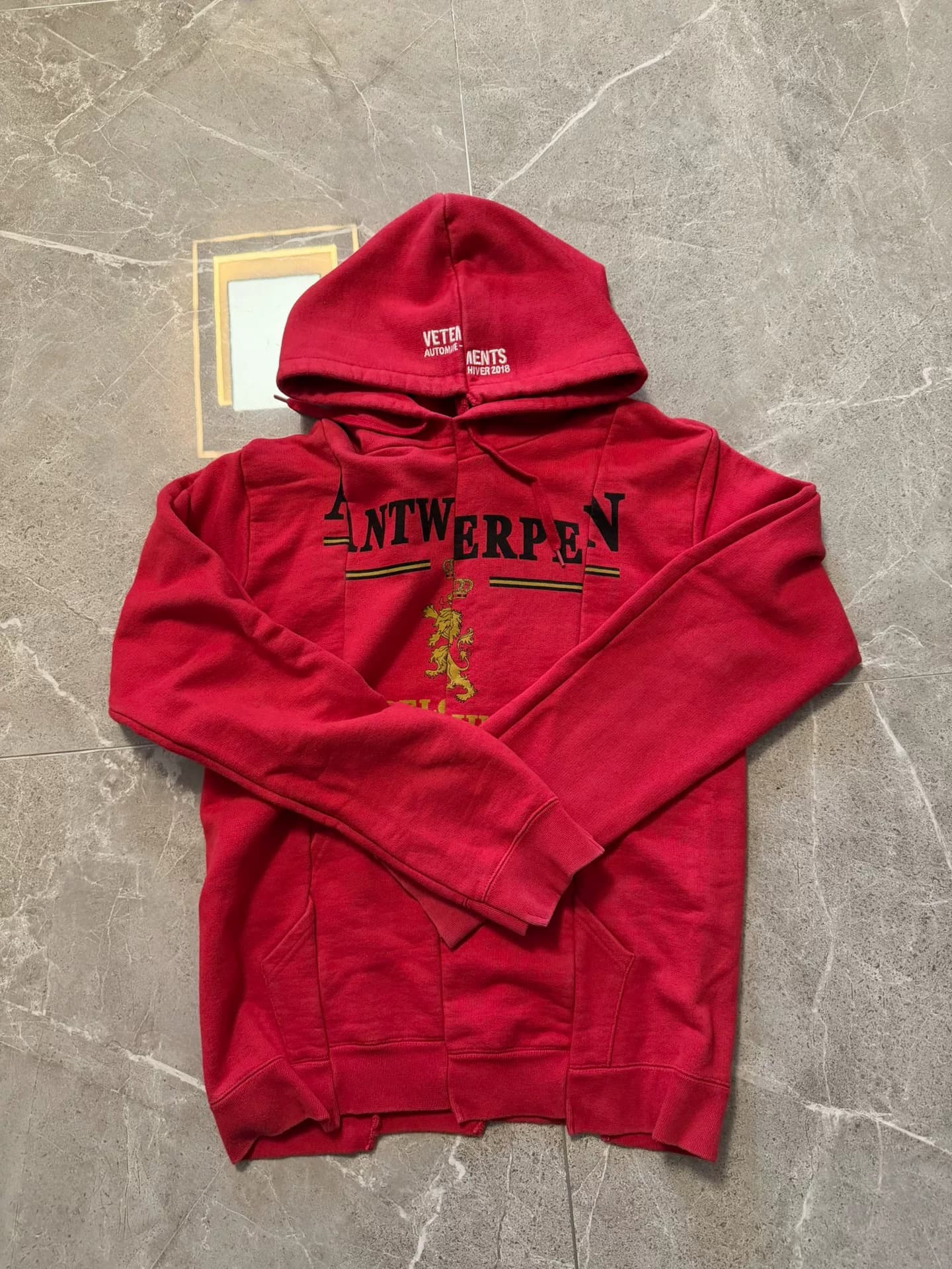 Плиссированный свитер Vetements, размер s, отличный от размера os, приталенный, самоклеящийся, я надевала его несколько раз, постирала, это очень ста…