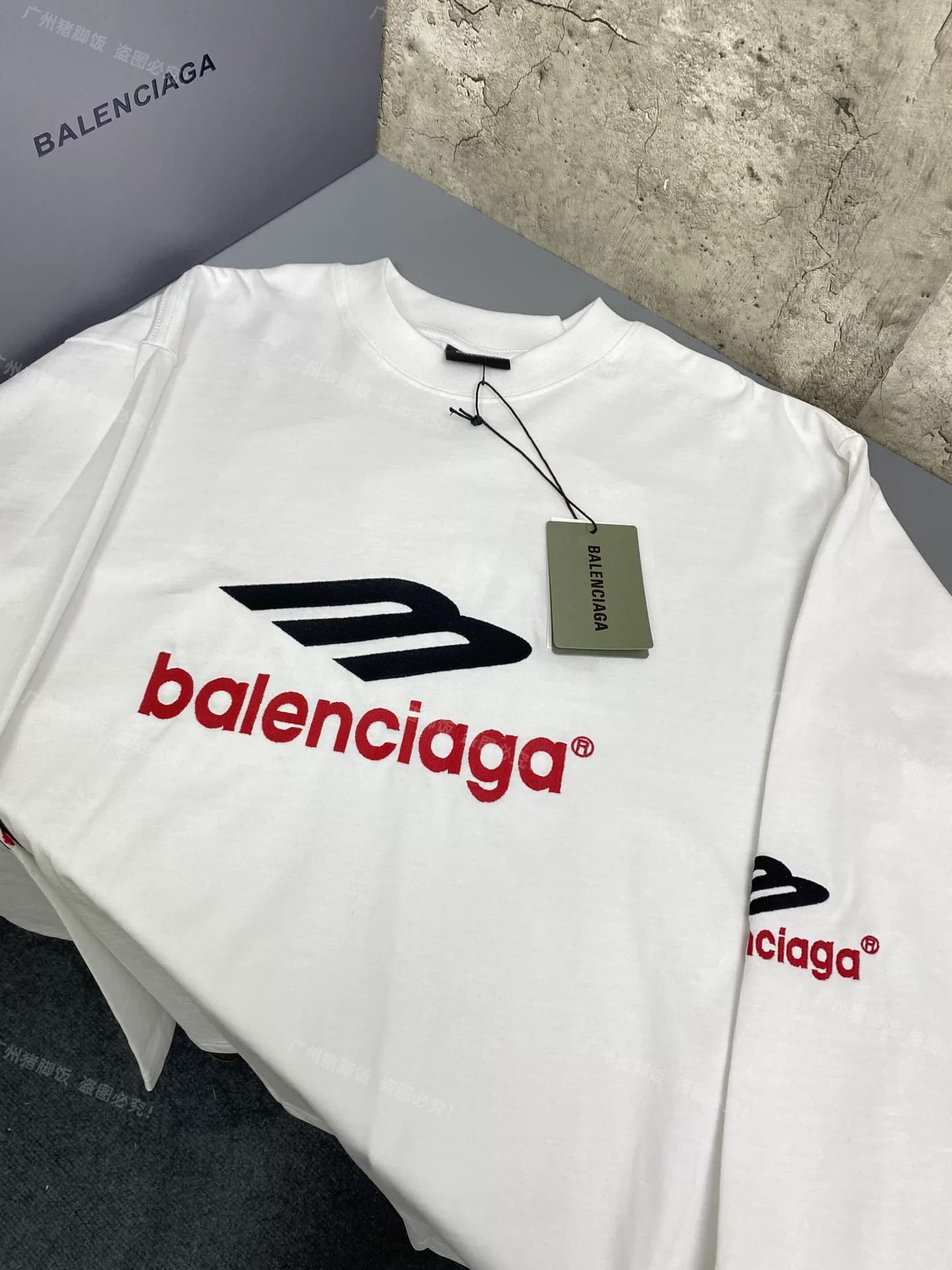 Футболка Balenciaga с длинными рукавами и вышитыми буквами посередине от Top edition clearance Balenciaga