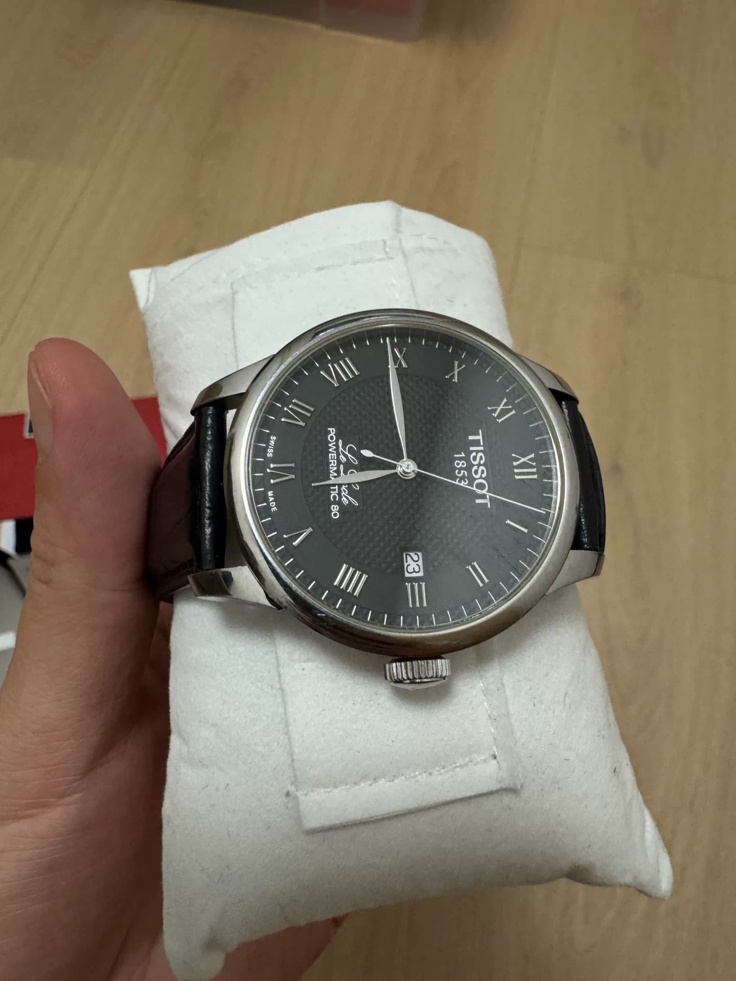 Часы Tissot можно приобрести на прилавках универмага Wanda за 3600 юаней, и все чеки от покупок и гарантийные талоны на месте!!!