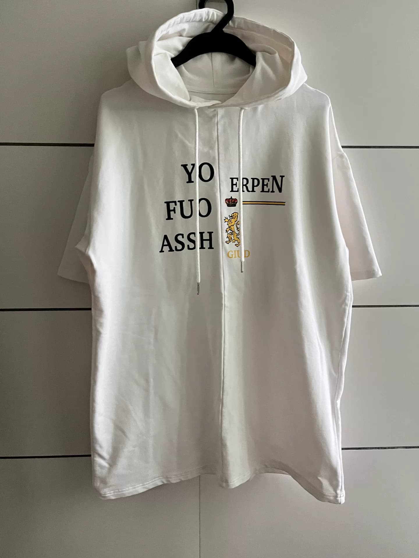 Белая футболка с капюшоном и короткими рукавами VETEMENTS