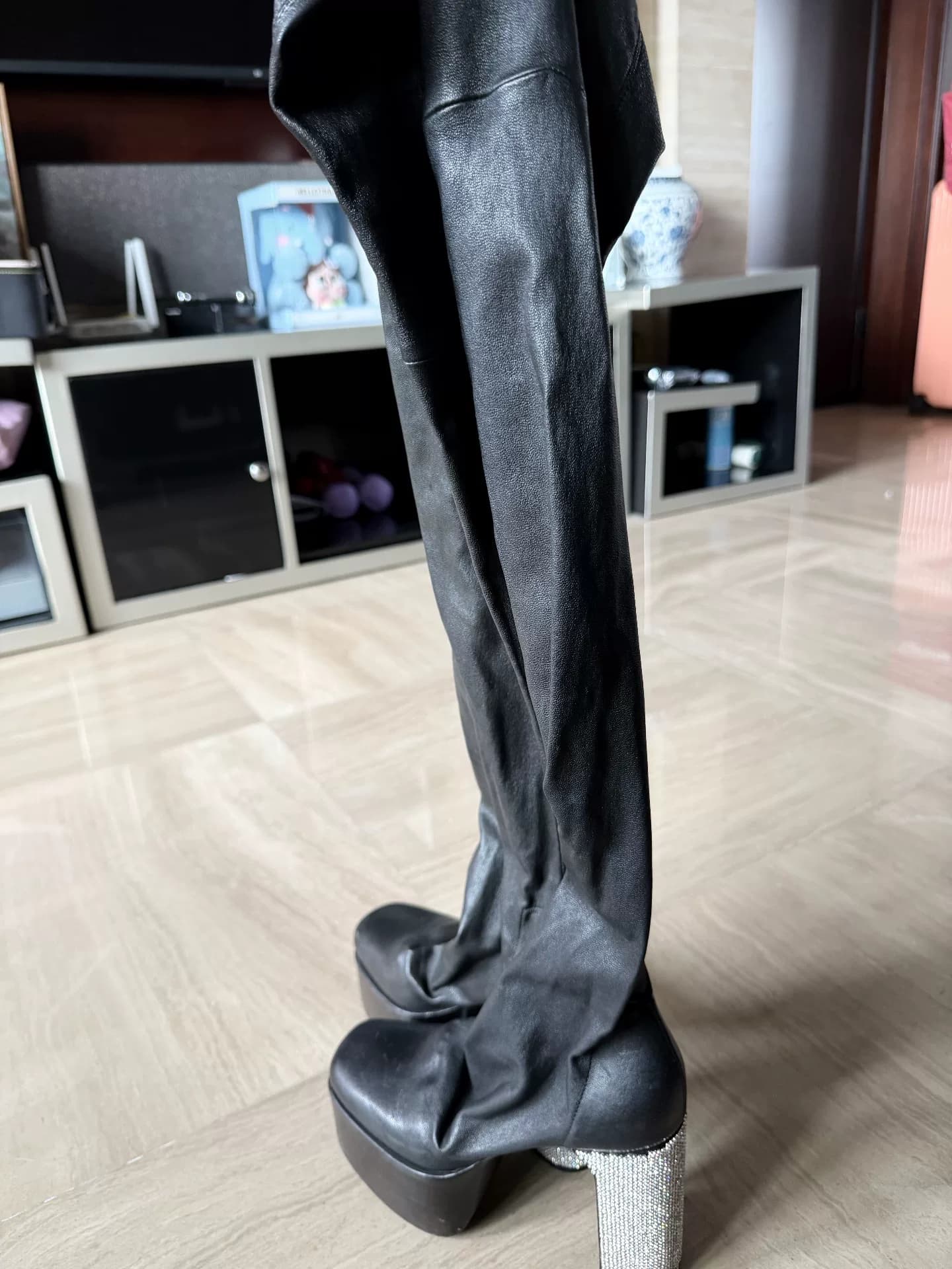 Почти новые, надевала ботинки Rick owens всего один раз, купила 38-й размер по высокой цене