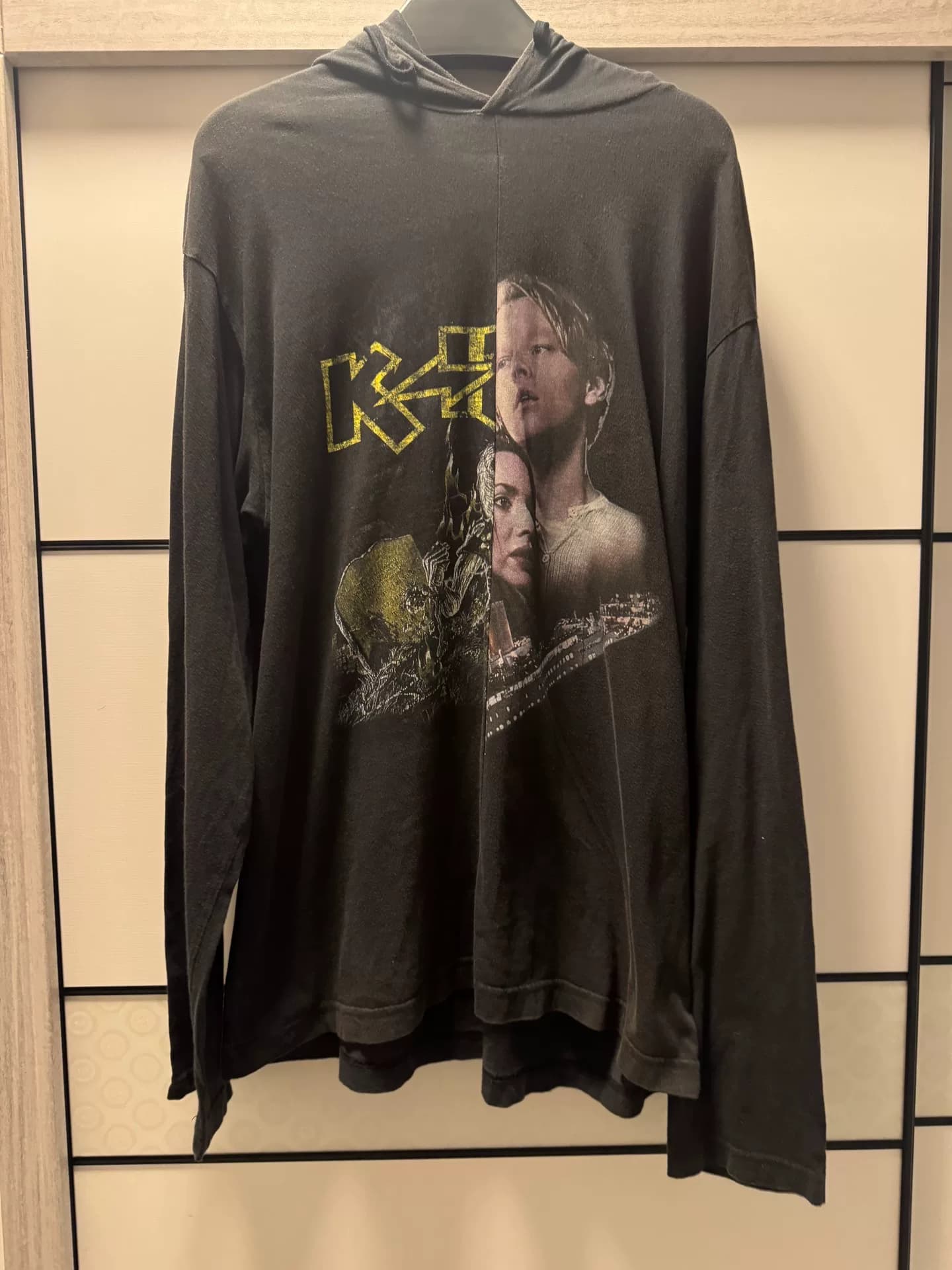 Тонкий свитер Vetements Titanic, этот слишком ленив, чтобы указывать цвет.