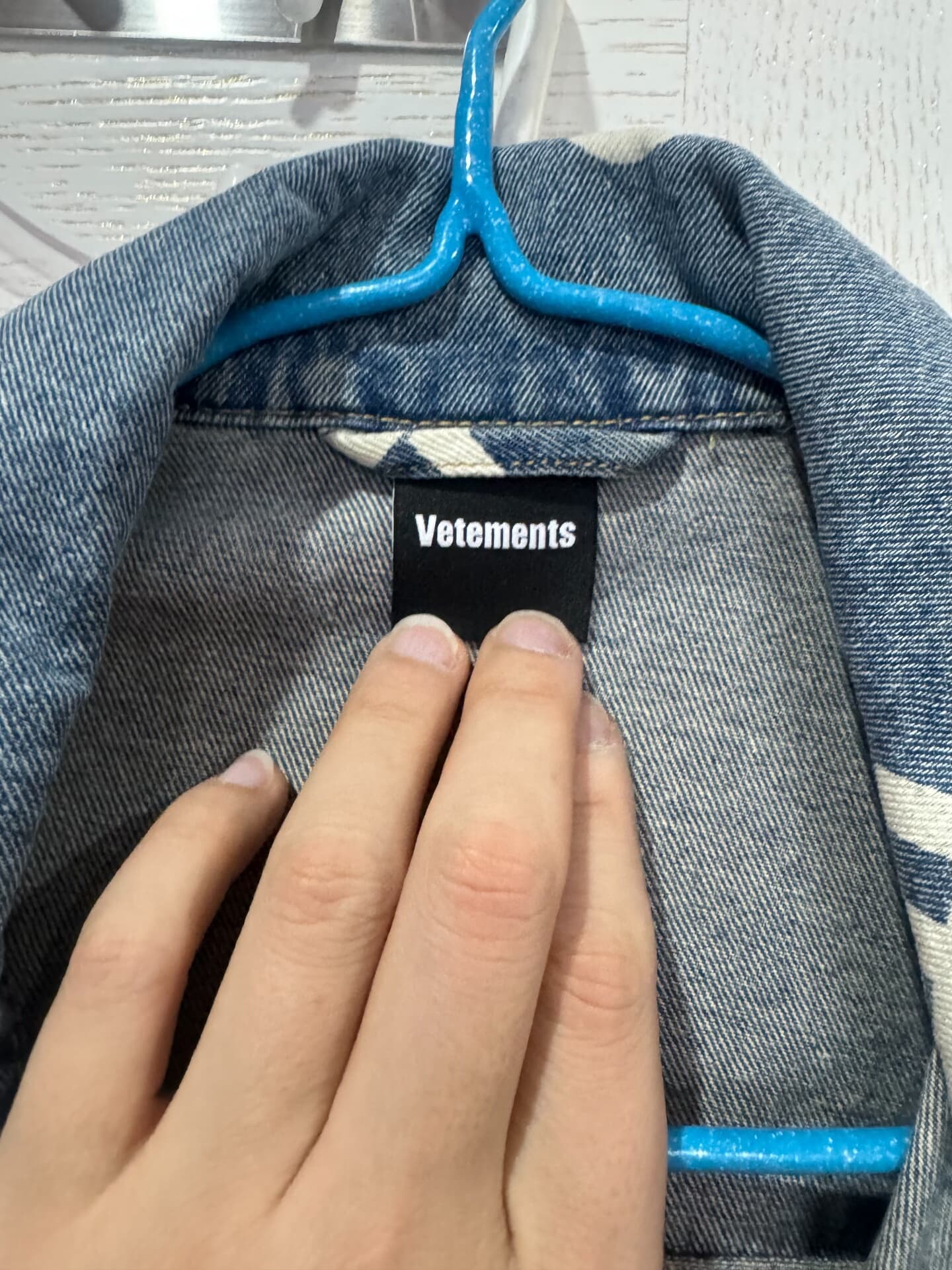 Джинсовая куртка Vetements, размер M, почти новая, хорошо сохранившаяся, ничего приметного