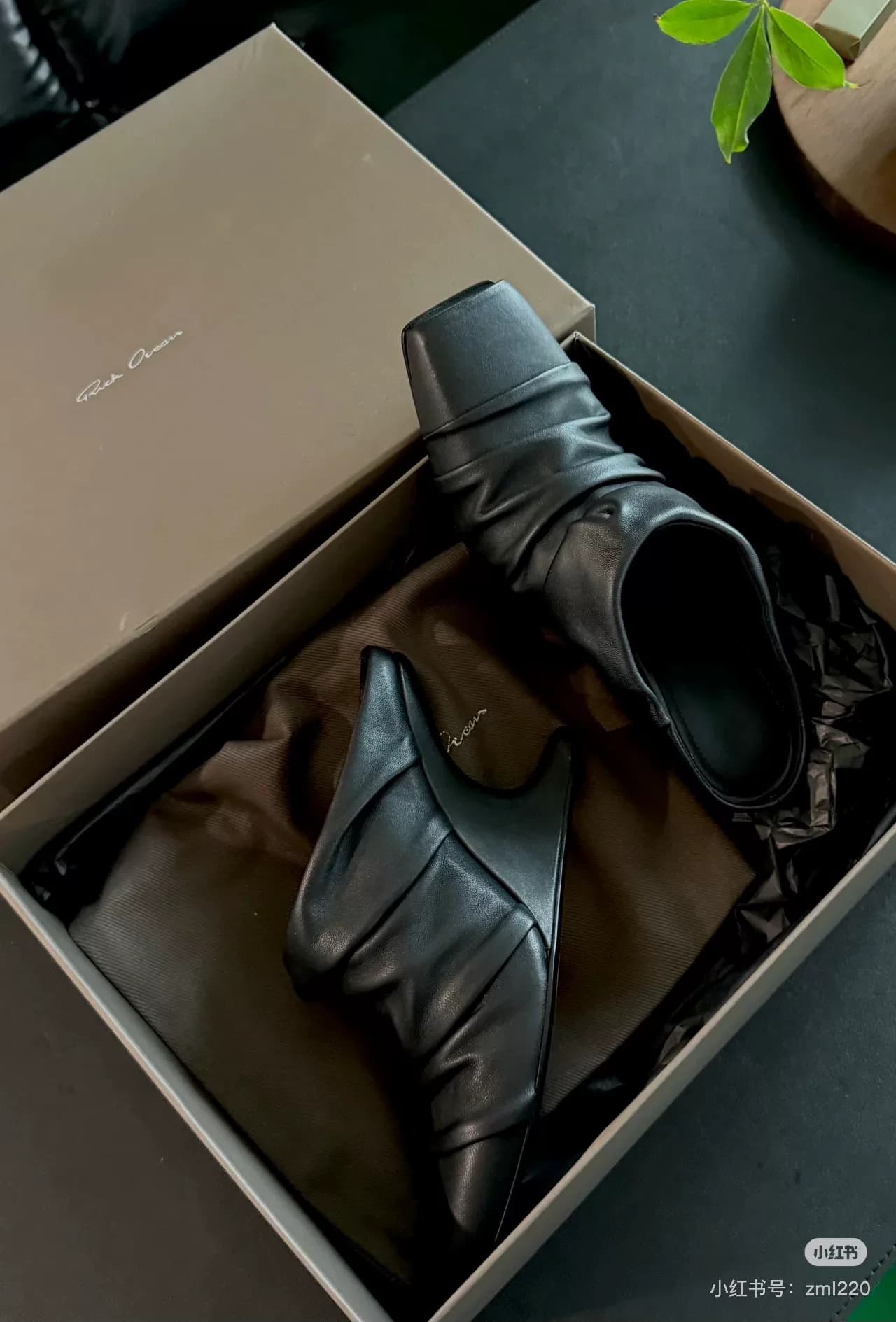 Серебряный каблук особой формы от Rick Owens