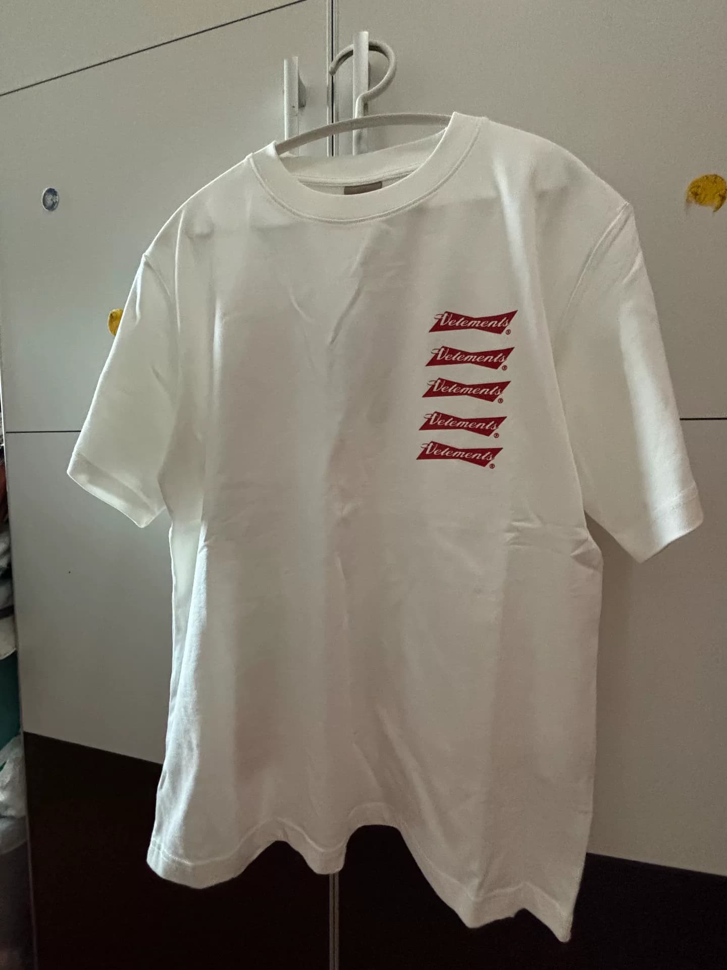 Белая футболка с короткими рукавами VETEMENTS, совершенно новая, с биркой, с оригинальным прилавком, от international trade