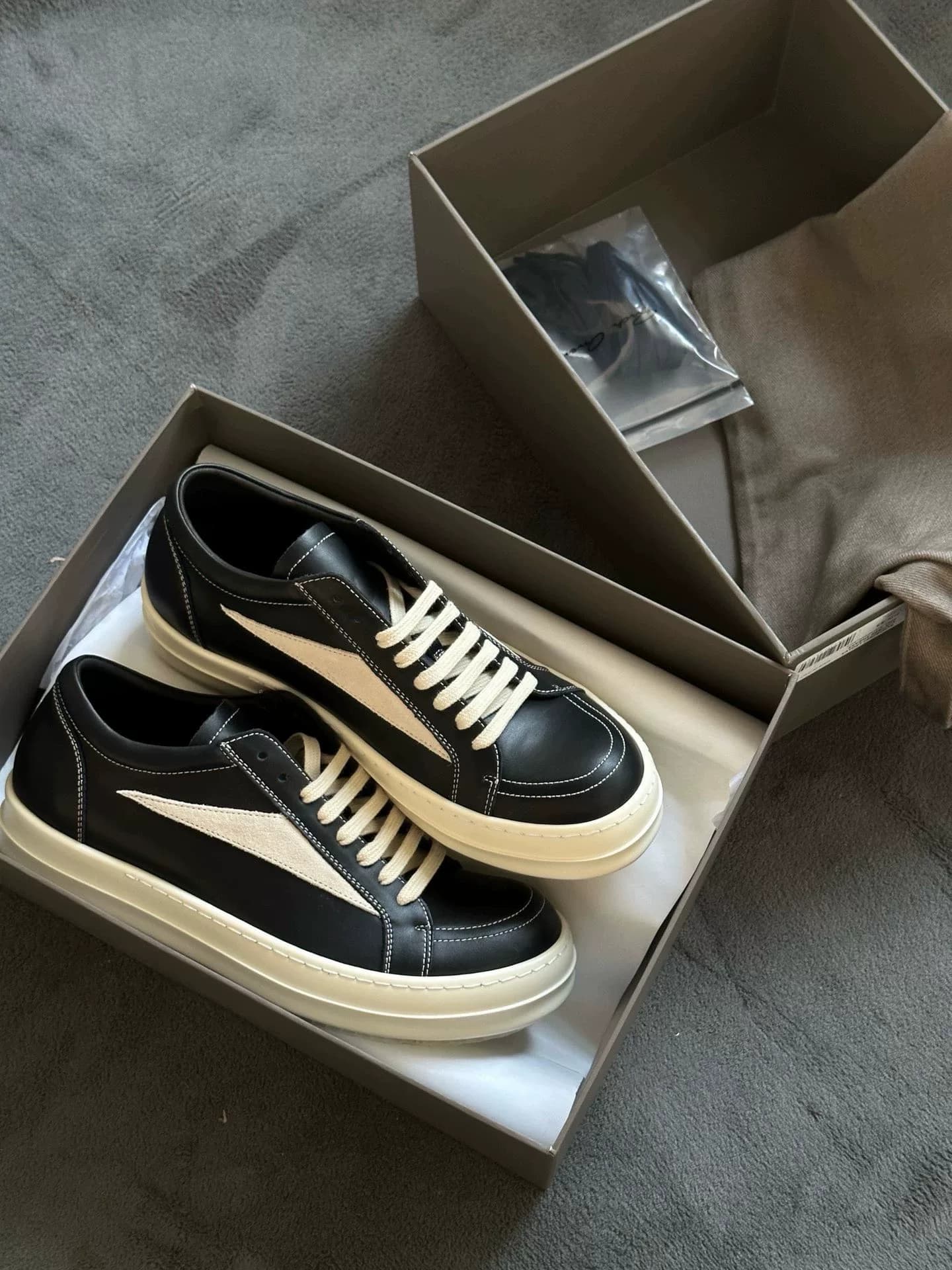 Кроссовки из натуральной коровьей кожи Rick Owens/RO Rick*Owen основной линии Rick Owens/RO Rick*Owen из натуральной телячьей кожи на подошве молочно…