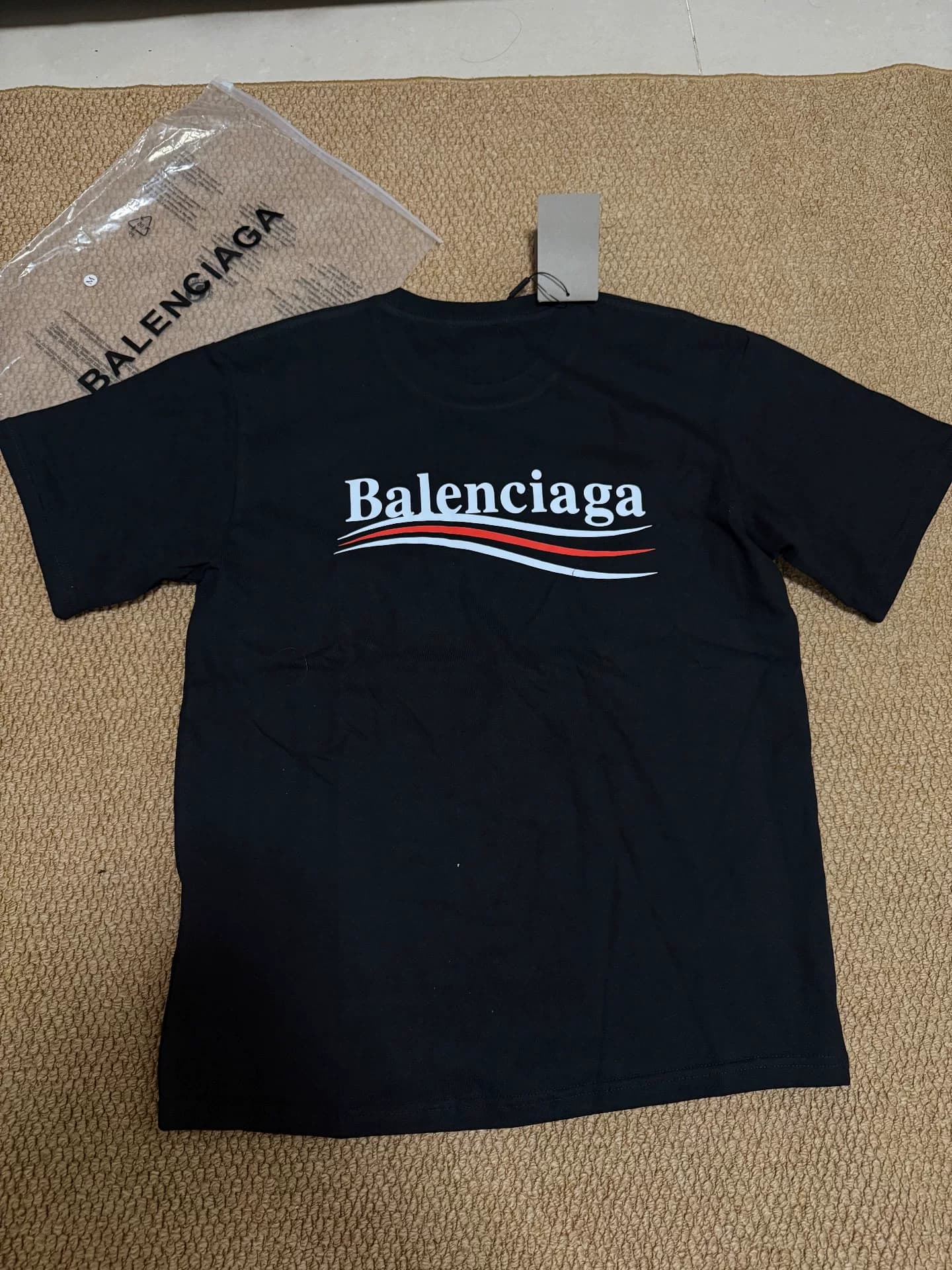Черный костюм Balenciaga с короткими рукавами примечания к размеру рост и вес в основном ориентированы на высококлассную логистику в Гуанчжоу