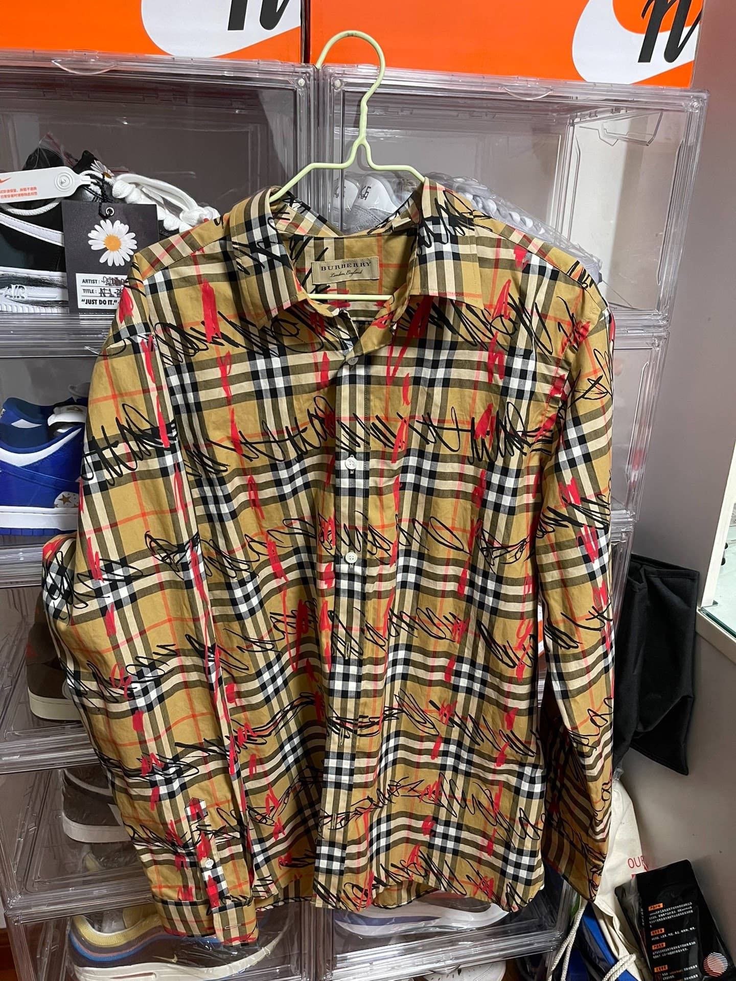 Burberry Burberry лимитированная серия классической рубашки с граффити и длинными рукавами в виде буквенной сетки