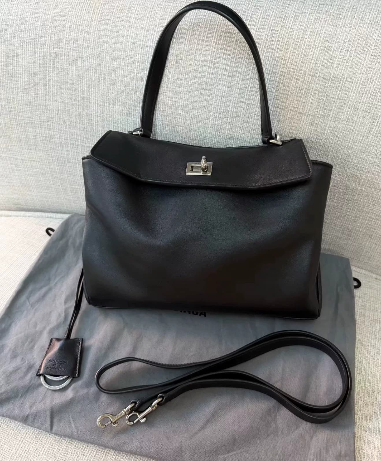 Черно-серебристая труба Balenciaga Rodeo почти новая