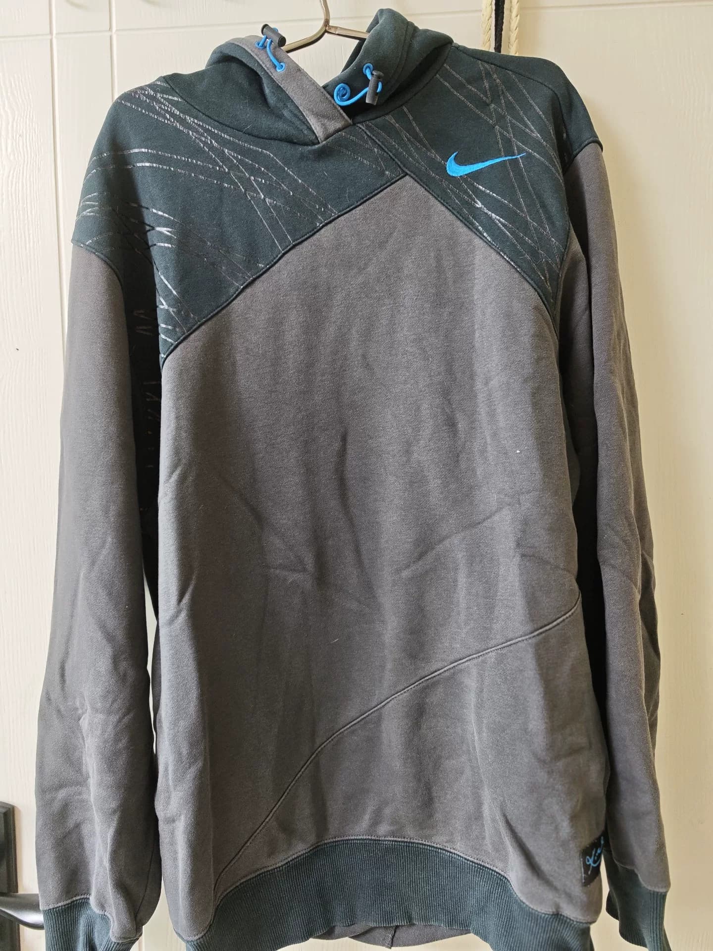 Свитер Nike Nike Kobe, размер XL, цветовая гамма черный + серый, синий логотип,