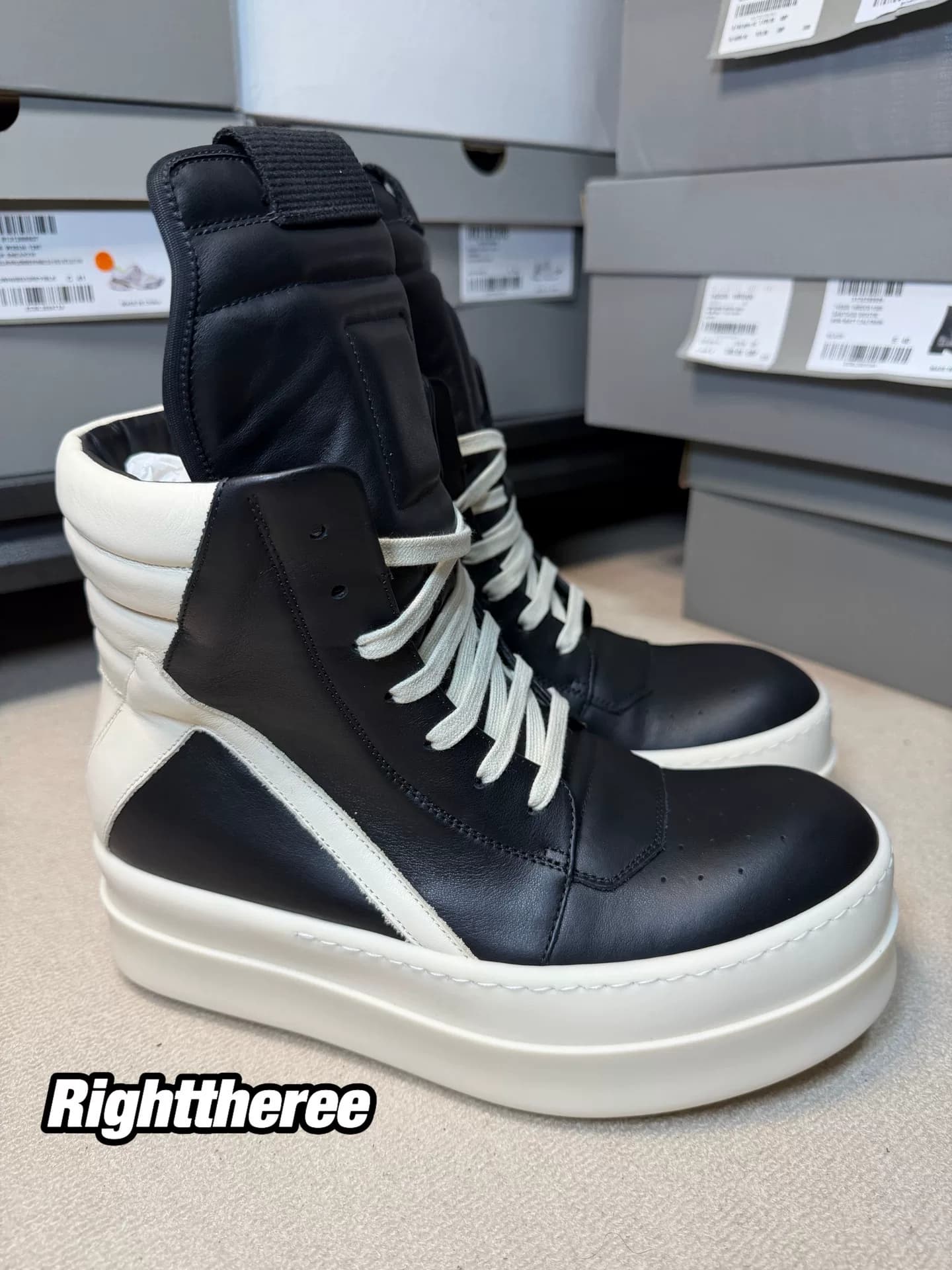 Черно-белый перевернутый треугольник на толстой подошве Rick owens 26fw main line