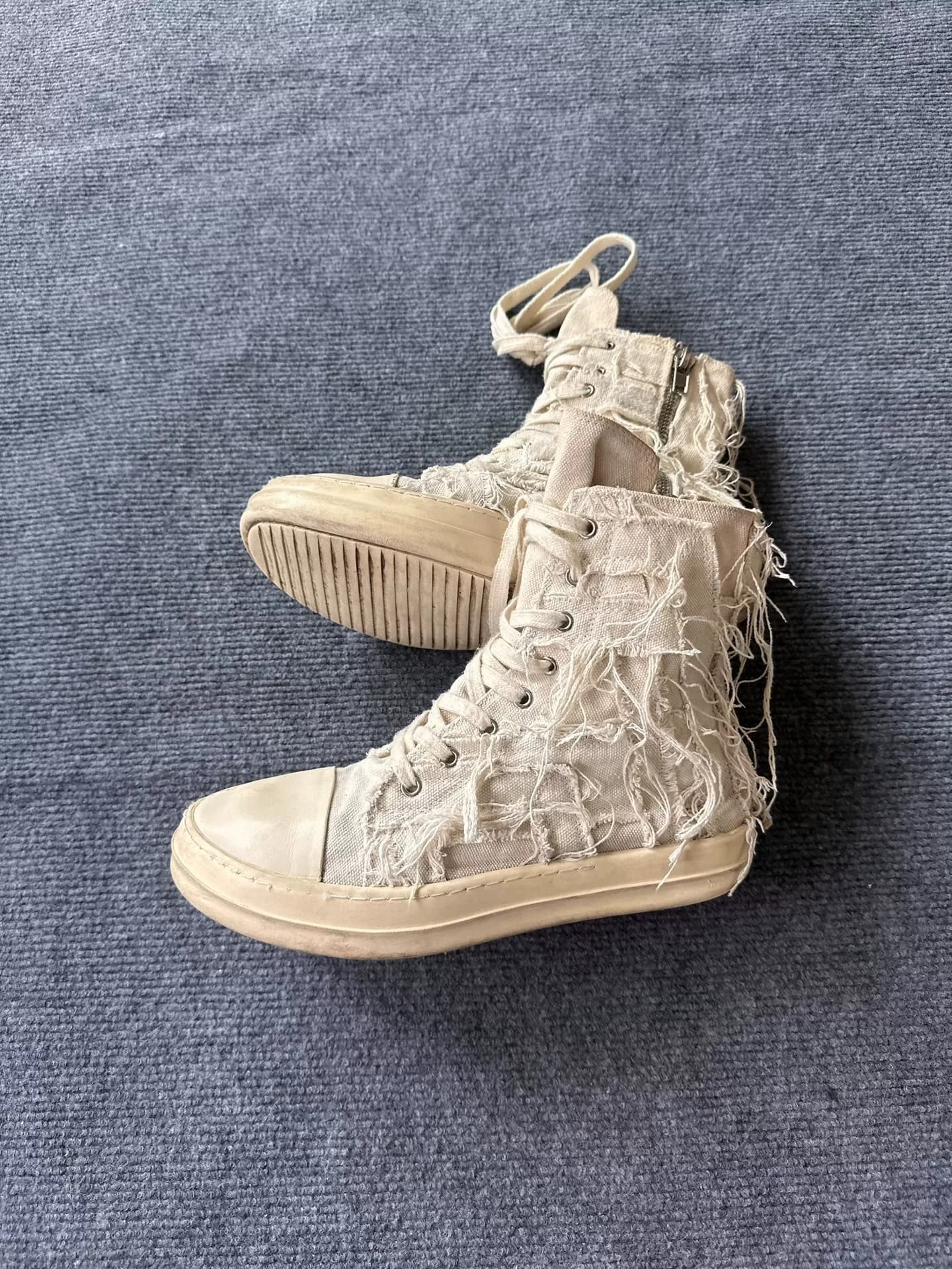 белые парусиновые туфли с высоким берцем rickowens ro из эрозивного материала