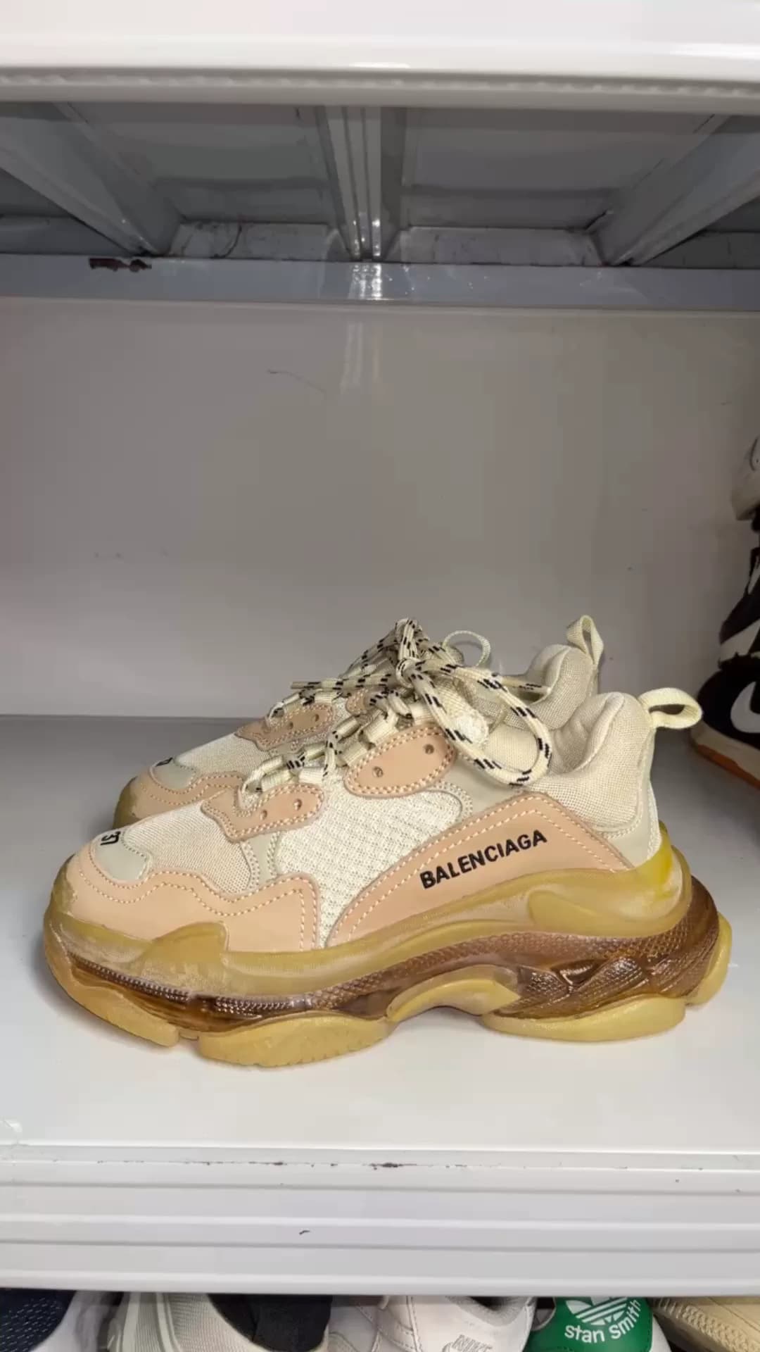 Бежевые модели обуви Balenciaga 37 размера Balenciaga Triple S daddy shoes также могут иметь следы носки, верх чистый, низ на воздушной подушке мягки…