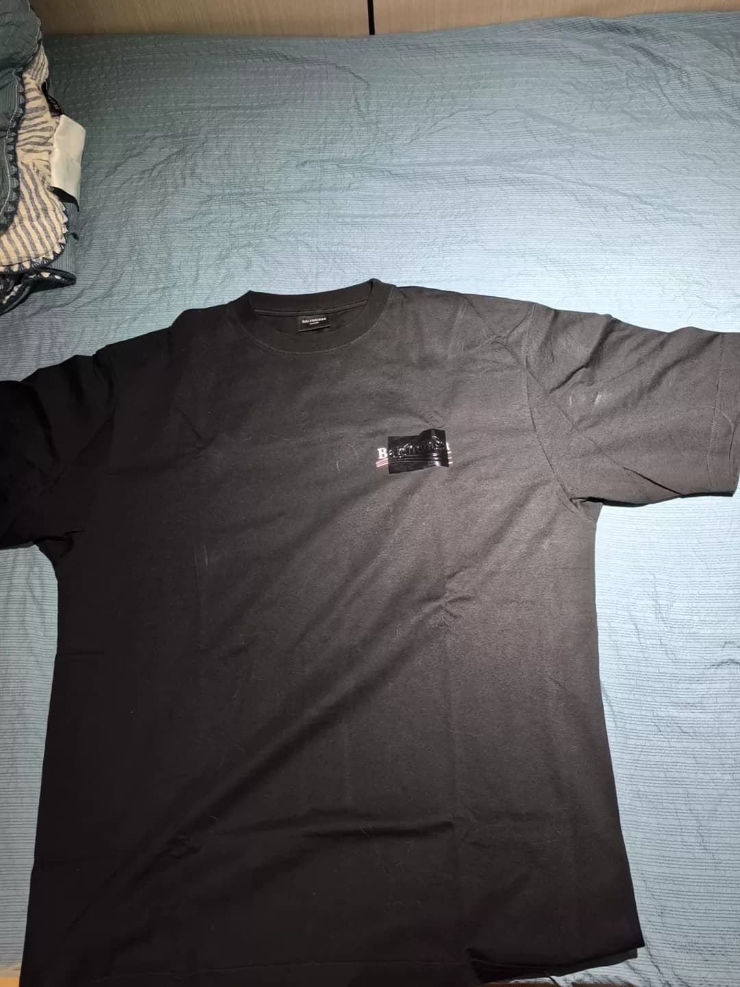 Футболка Balenciaga Balenciaga black tape Cola с короткими рукавами, размер L, обхват груди 119, длина 76.Сделано в Португалии, 100% хлопок, мягкое н…