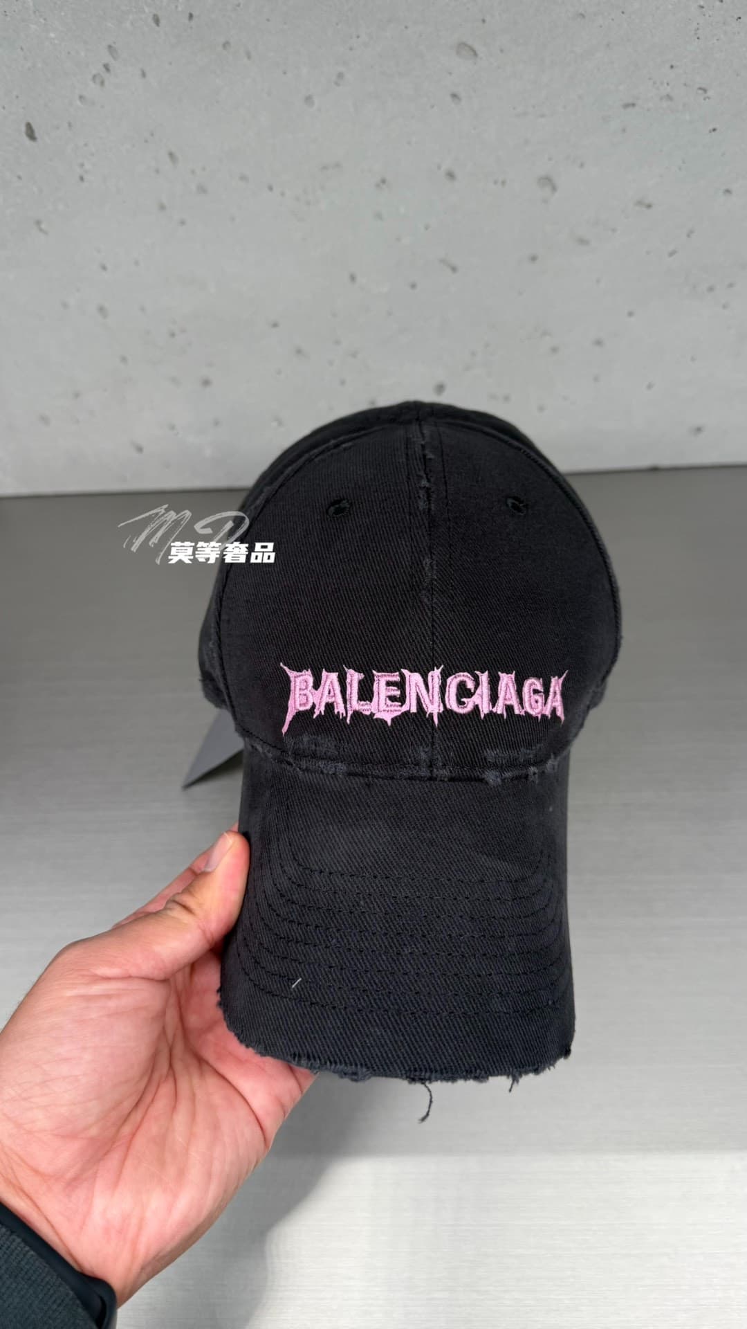 новая вышитая шапочка Balenciaga с вышитым логотипом