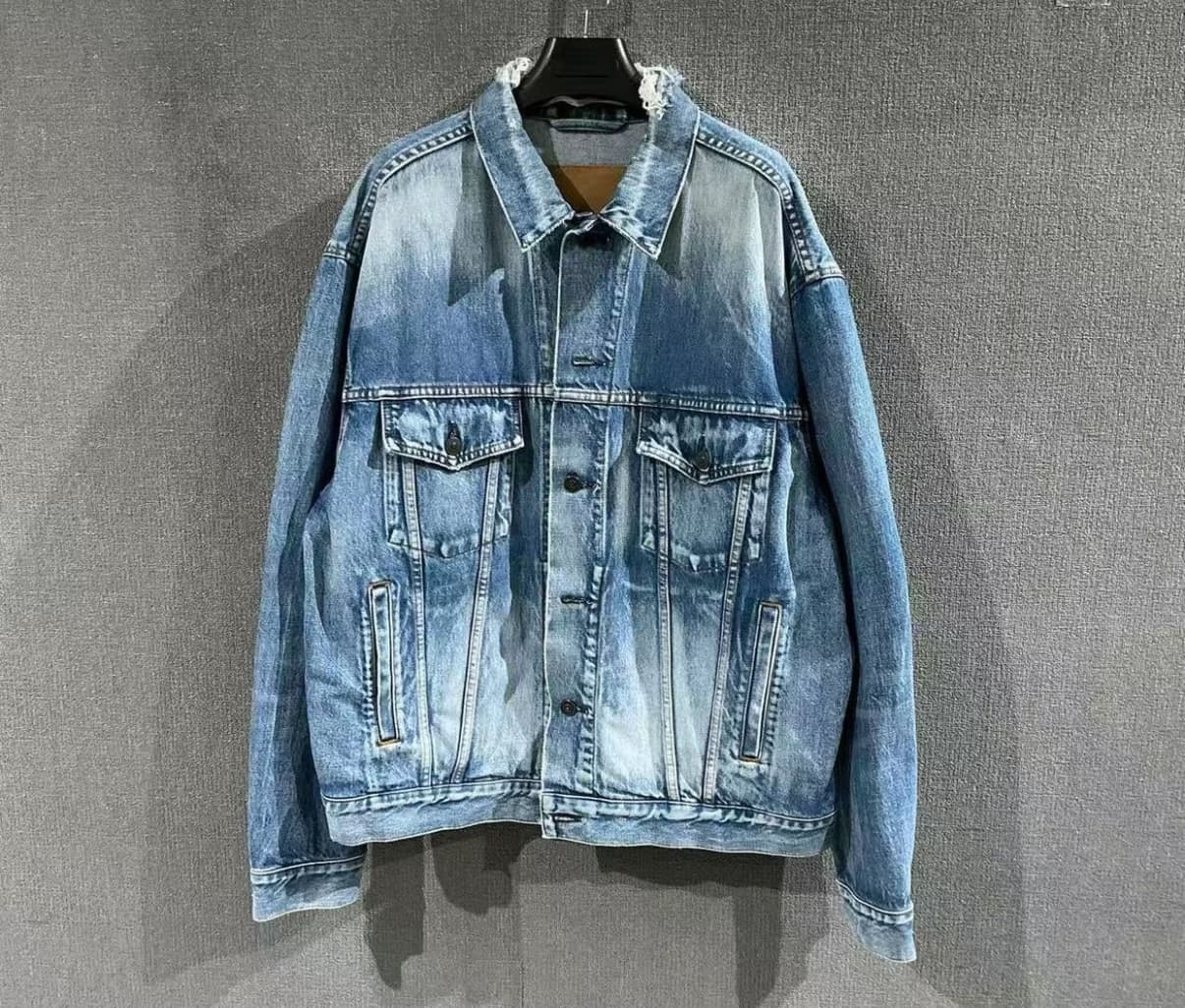 Джинсовая куртка Balenciaga с отстиранным потертым воротником Balenciaga № 36