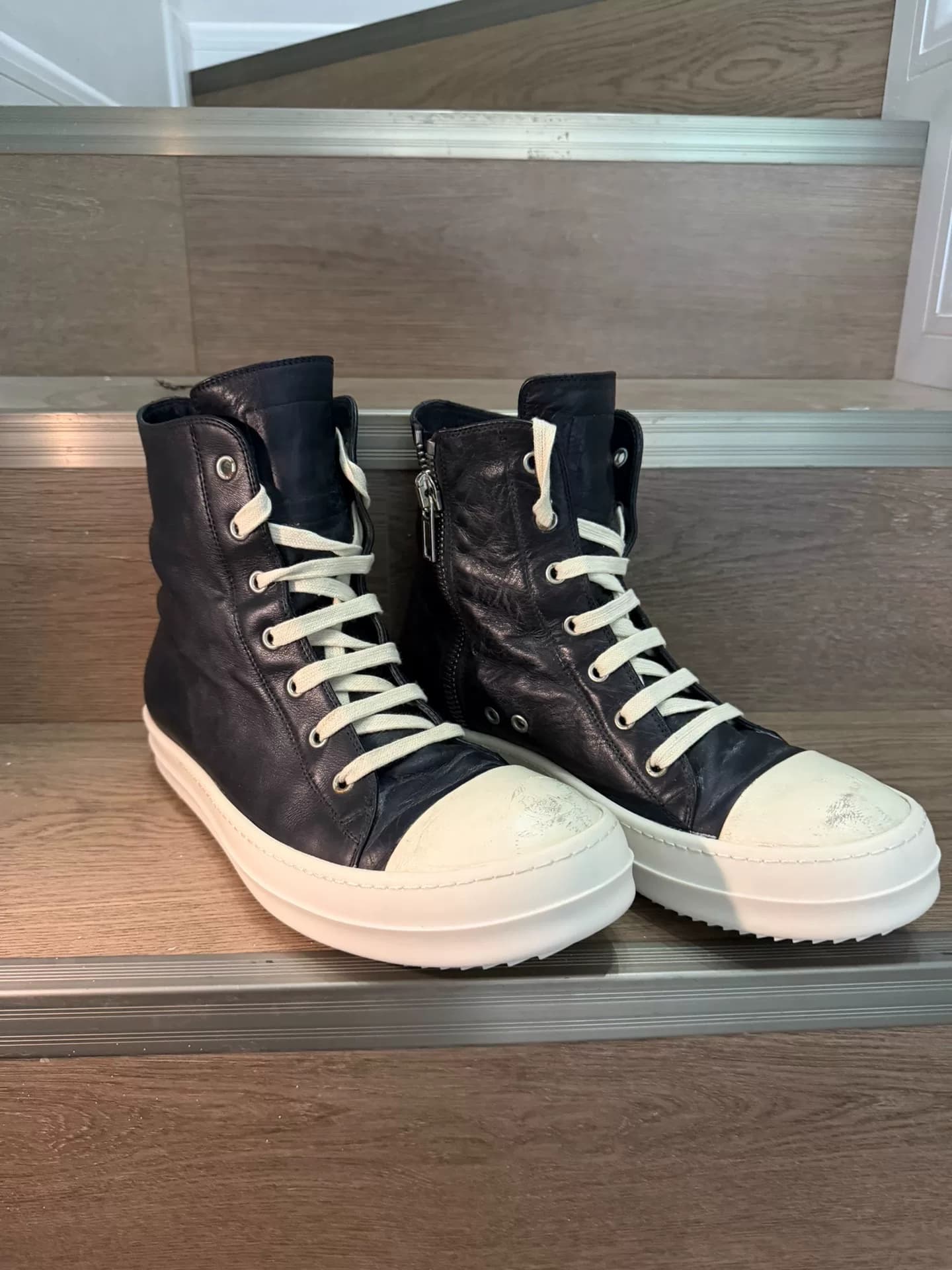 кожаная поверхность rickowens - это большие конверсы, совершенно новая подошва, дефектный носок, идеальное соотношение цены и качества