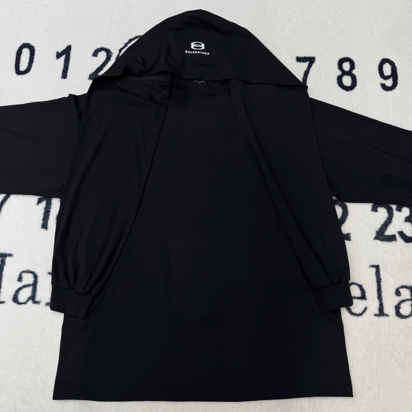 Balenciaga Поддельный свитер-двойка Balenciaga с четырьмя рукавами