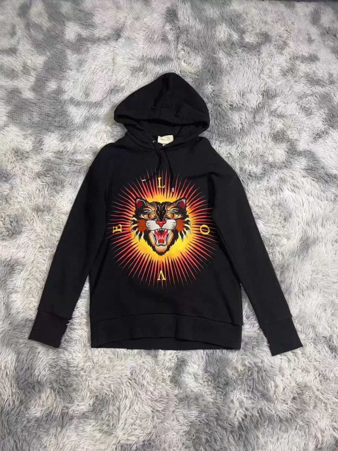 Свитер с капюшоном, вышитый тигром от Gucci