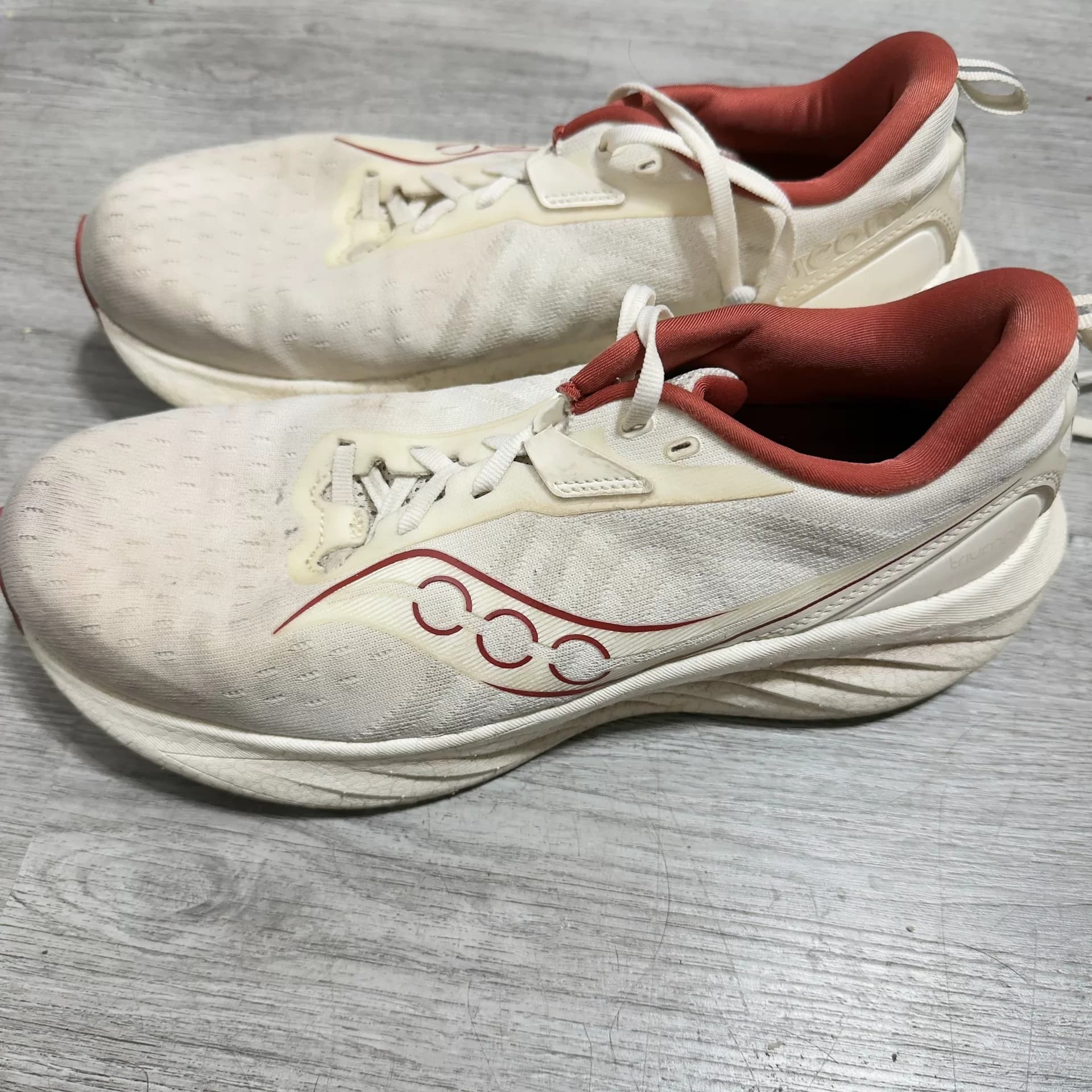 Кроссовки Saucony Triumph 22, бело-красная цветовая гамма, 4