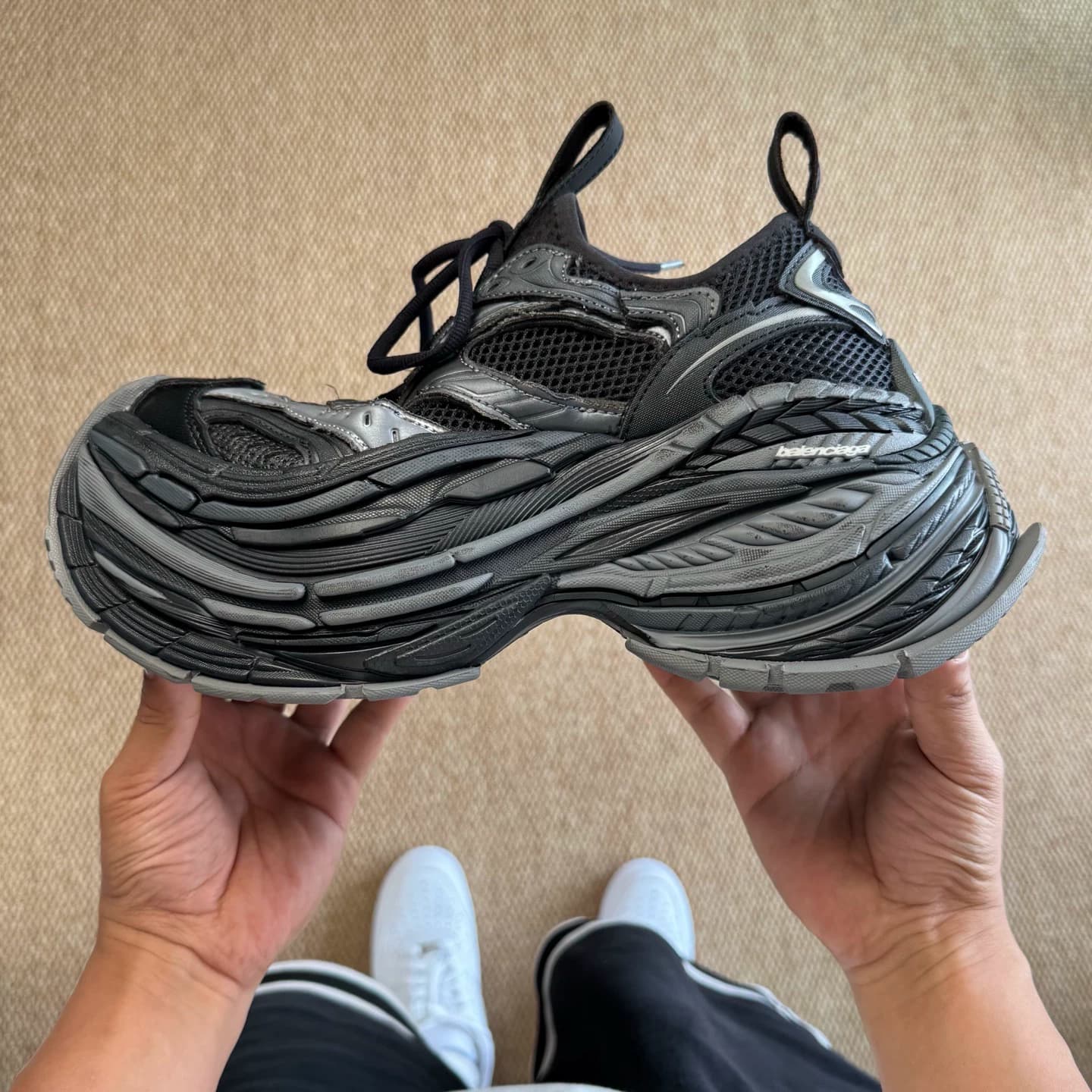 Balenciaga Мужские и женские туфли daddy на толстой подошве с круглым носком и низким вырезом на платформе Balenciaga 16XL одинакового черного цвета,…