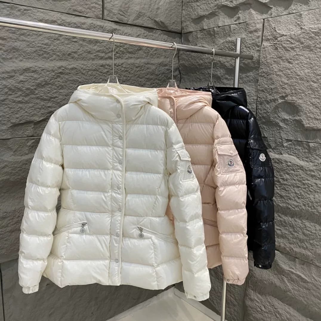Женская короткая куртка Moncler Barante с капюшоном и окантовкой на талии