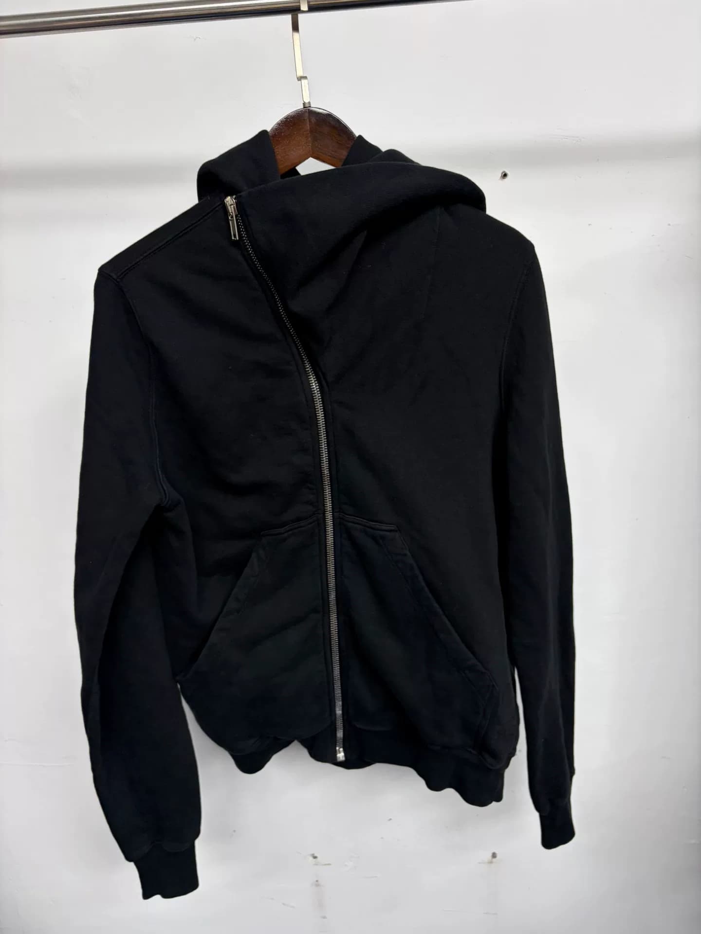 Шляпа волшебника с диагональной молнией RICKOWENS DRKSHDW RO, черная, с капюшоном