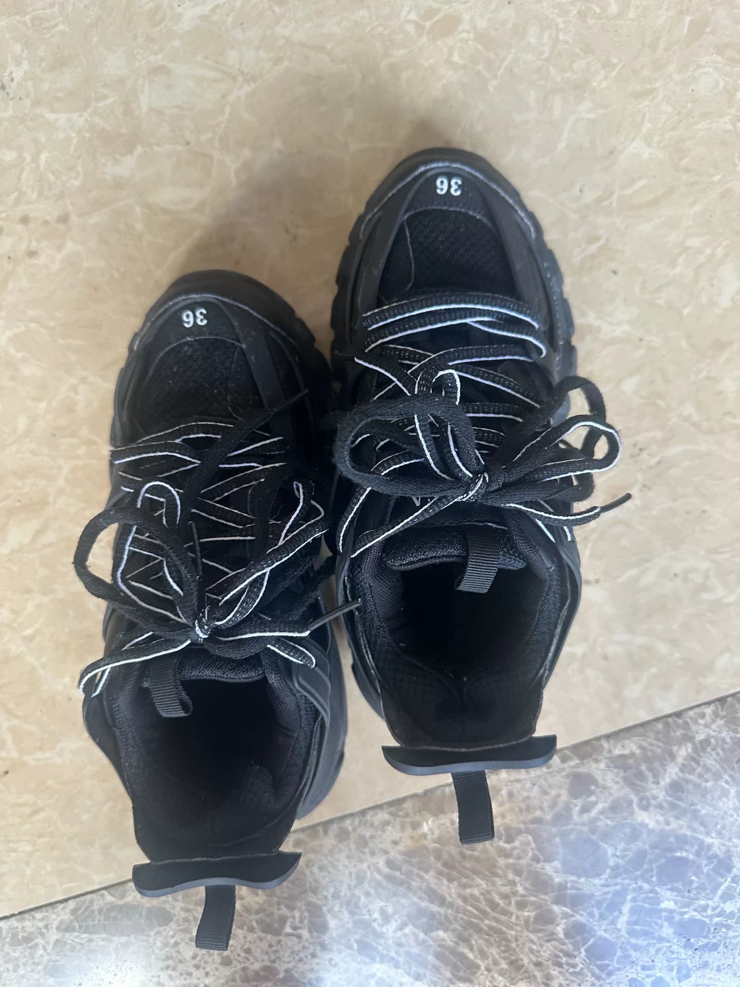 Туфли Balenciaga daddy не подходят на 36 размер, ноги чувствуют себя очень хорошо, ходить легко