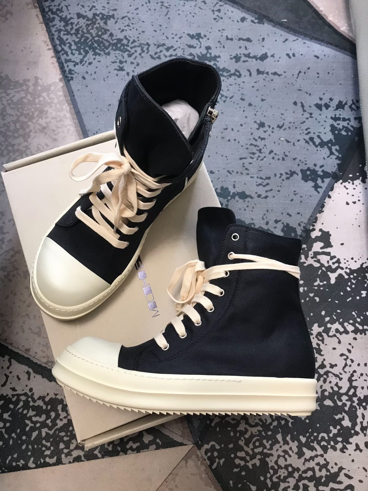 Мужские и женские модели с высоким верхом от Rick Owens RO wax surface с высоким верхом от big Converse - все это реальные снимки, как показано на ка…