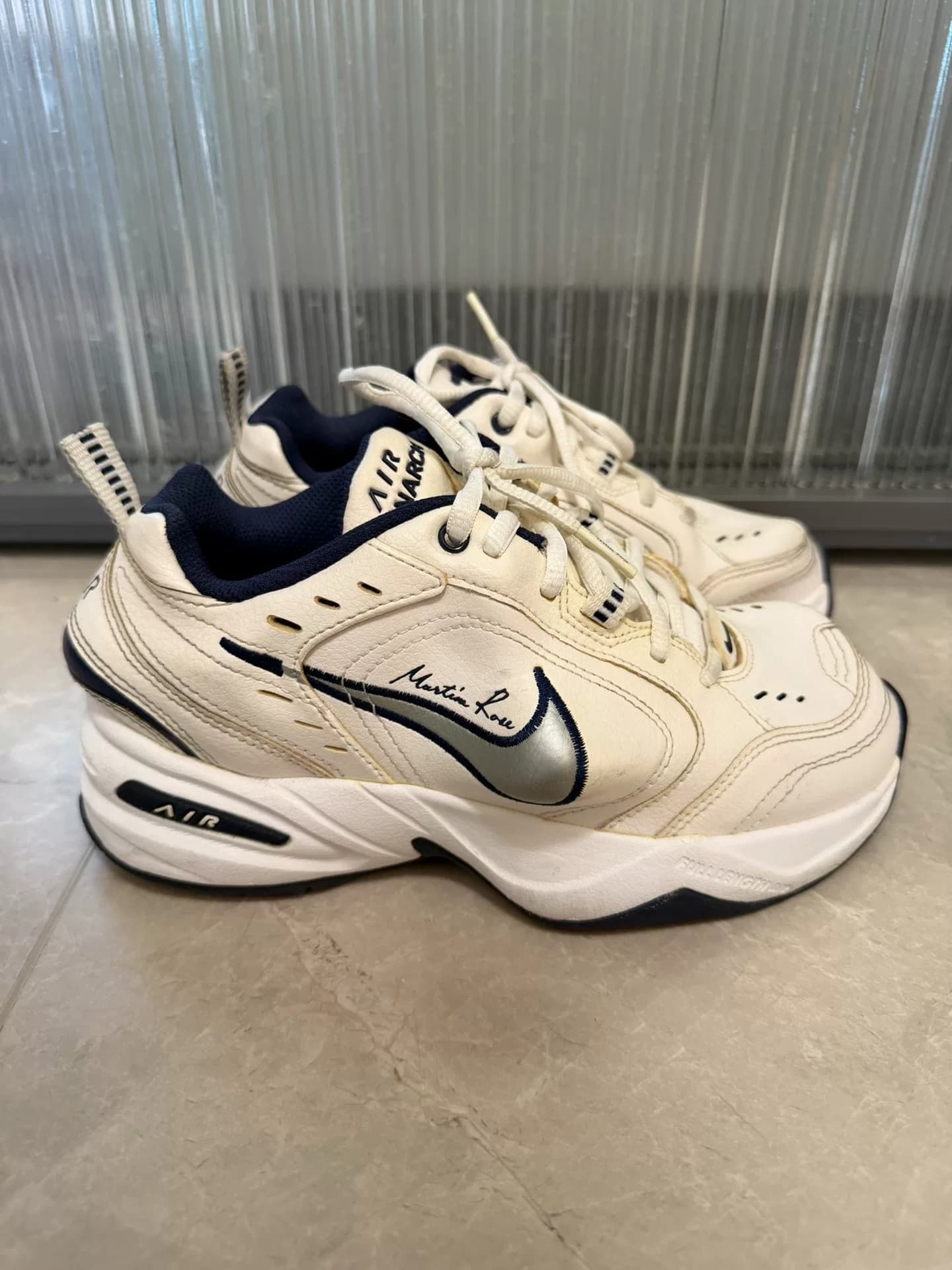 Мартина Роуз x кроссовки Nike Air Monarc