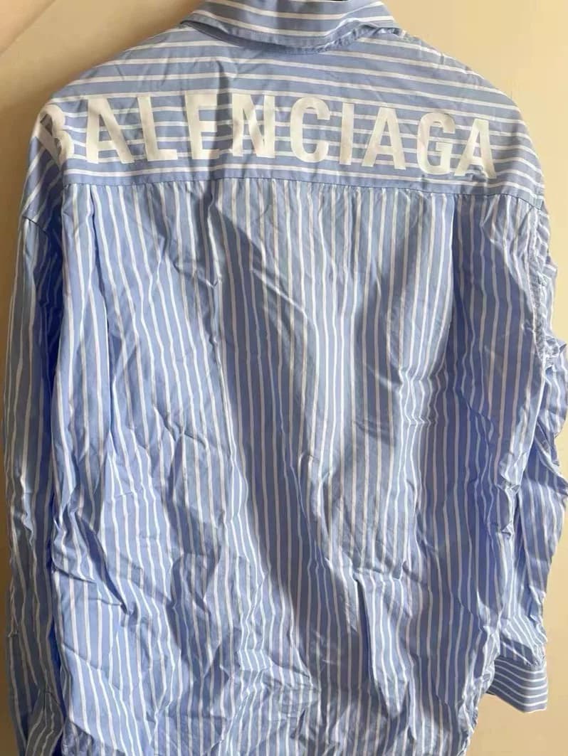 Почти новая рубашка в полоску Balenciaga от Balenciaga, синяя, с большой спинкой