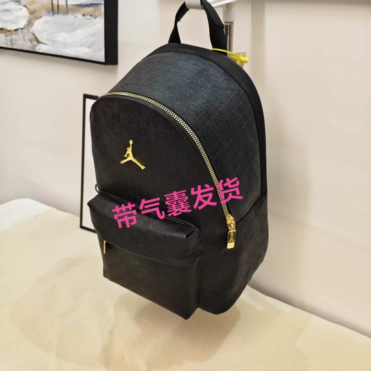 рюкзак из искусственной кожи AJ Jordan Jordan black gold большой емкости