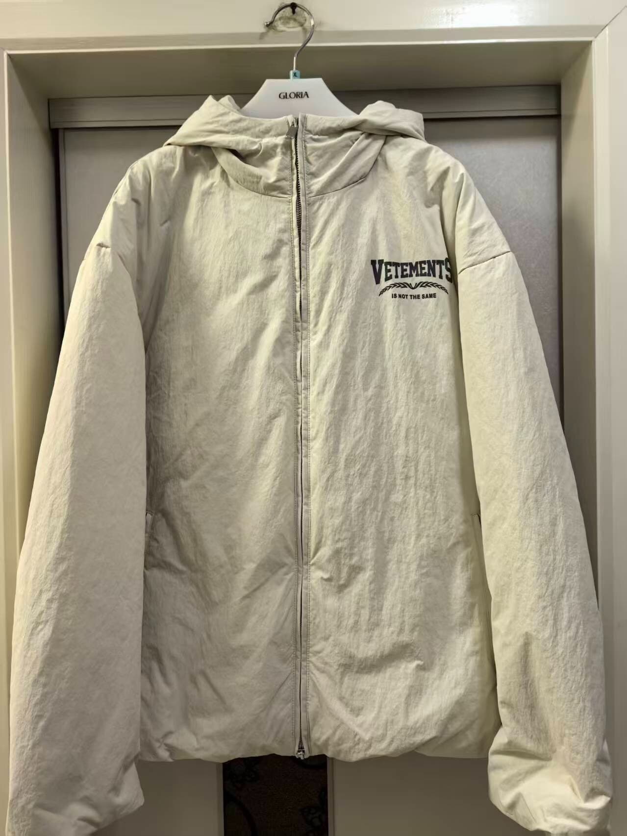 Симпатичный пуховик VETEMENTS, размер L, с капюшоном, абсолютно новый, без бирки
