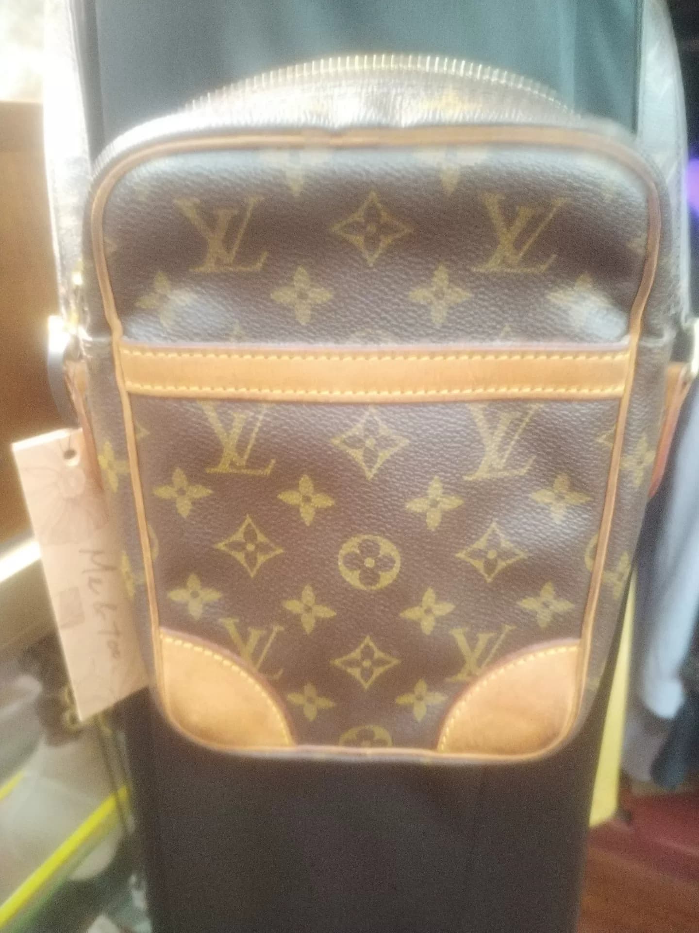 Оригинальные аксессуары из кожи растительного дубления LV Louis Vuitton, кожа медового цвета + желтая строчка, тиснение Louis Vuitton