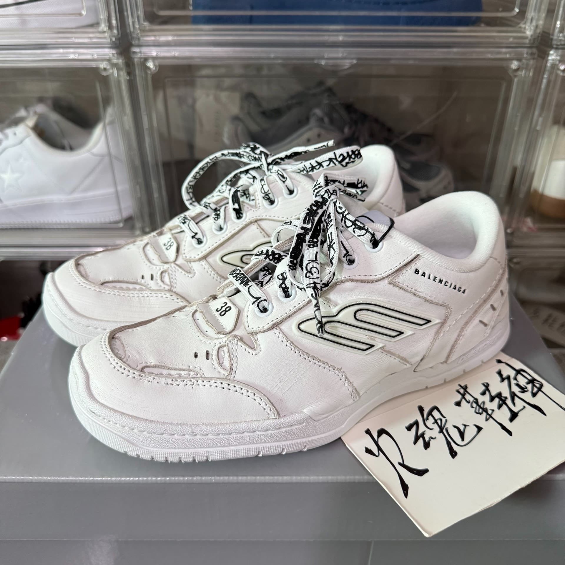Повседневная обувь Balenciaga Balenciaga Hamptons из натуральной кожи с эффектом потертости, с тиснением логотипа, с глубоким вырезом, дл…