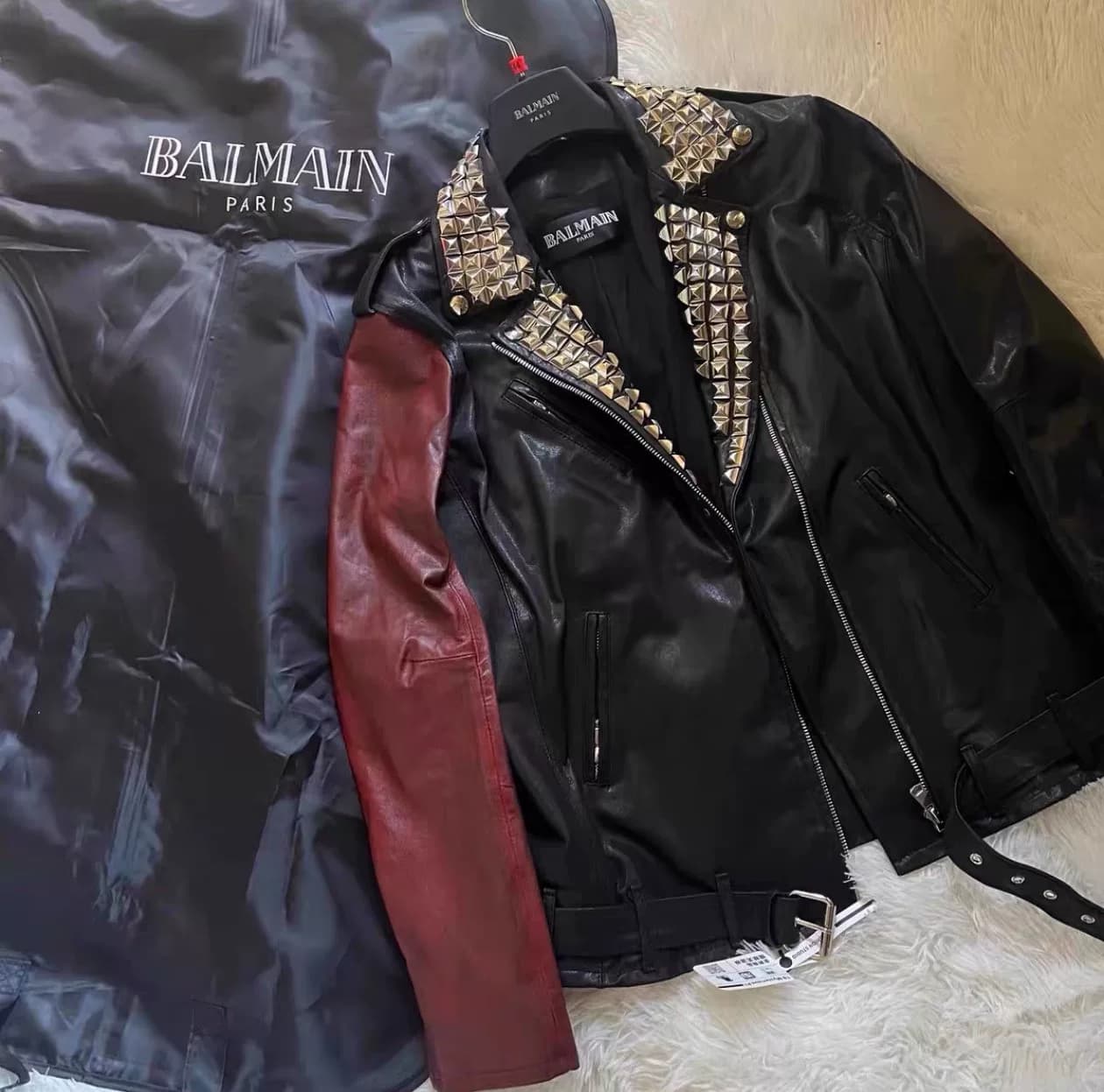 Balmain Balmain SS11 с заклепками красного цвета-Sl