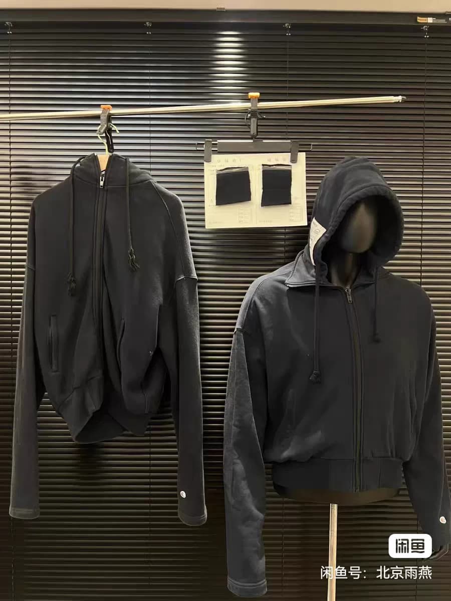 Короткий свитер на молнии с капюшоном от кобрендинга Vetements x Champion, черный, размер L.Модель 17SS с имитацией двух частей, свободная, короткая…