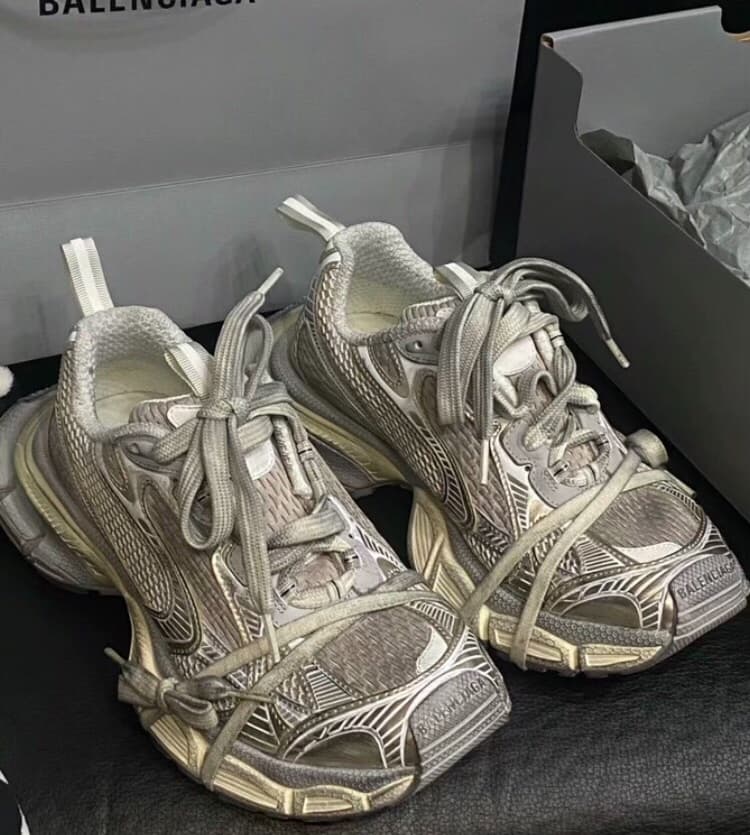 Президентская версия Balenciaga + версия Pinnacle 3XL, подробности смотрите на картинке,