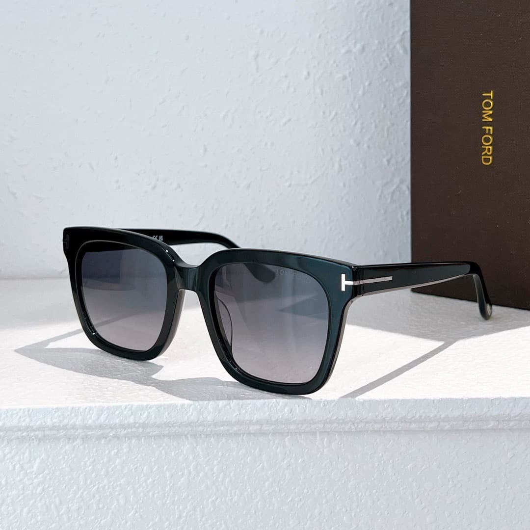 Назар с таким же ТОМОМ ДЛЯ*Солнцезащитных очков Tom Ford TF892-