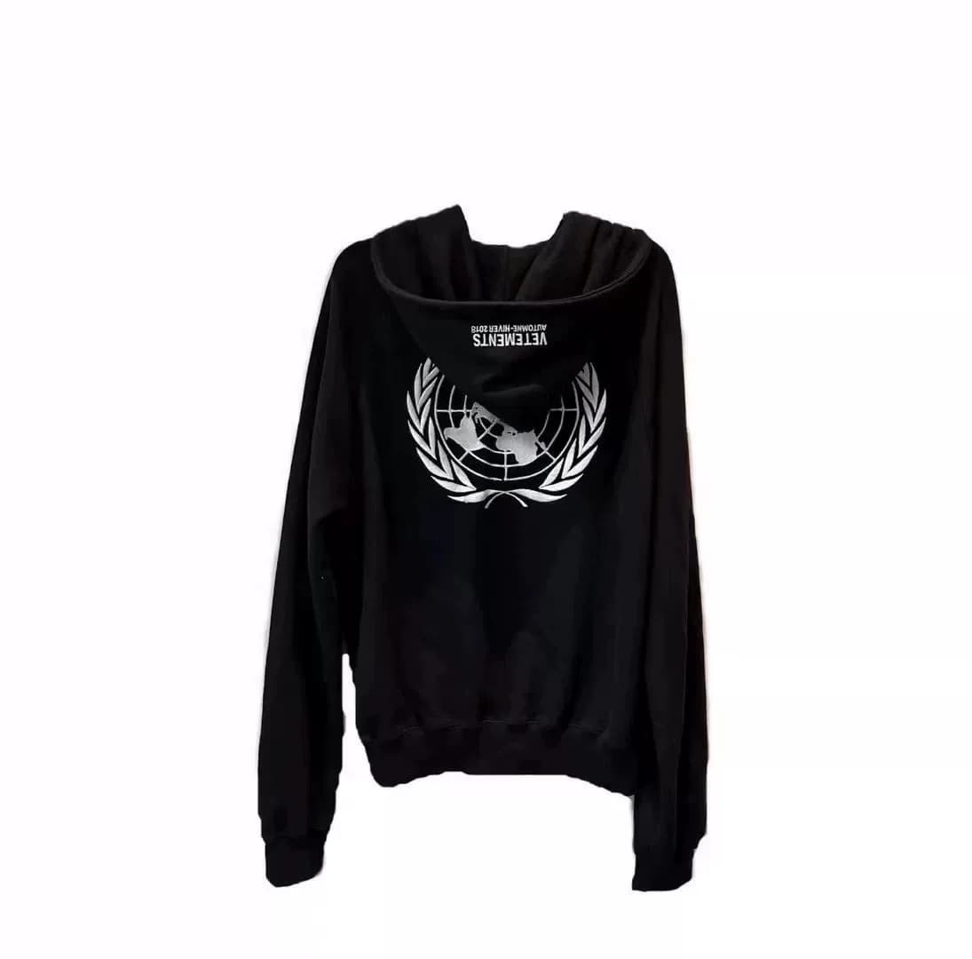Совершенно новый свитер с вышивкой "Земля пшеничного колоса" от Vetements