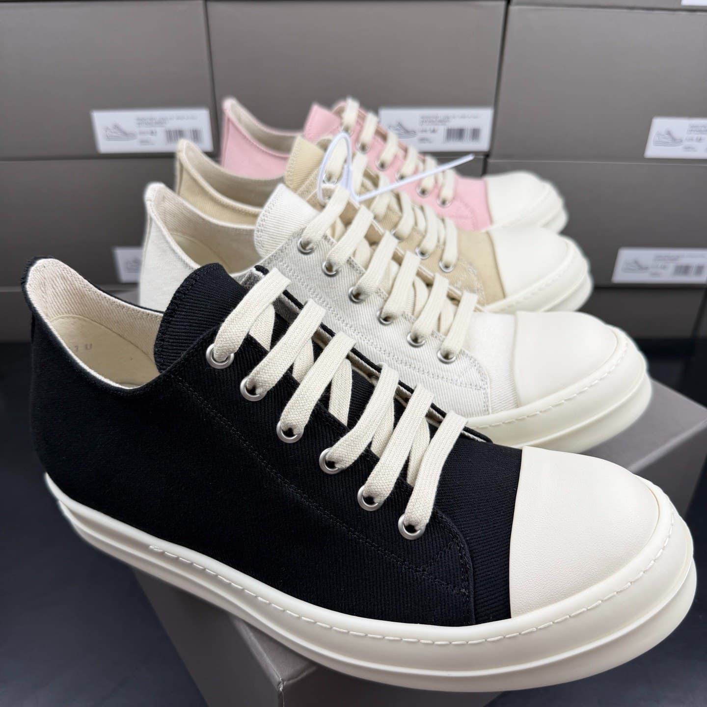 Парусиновые кроссовки RICK OWENS Converse на тонких шнурках с низким верхом.