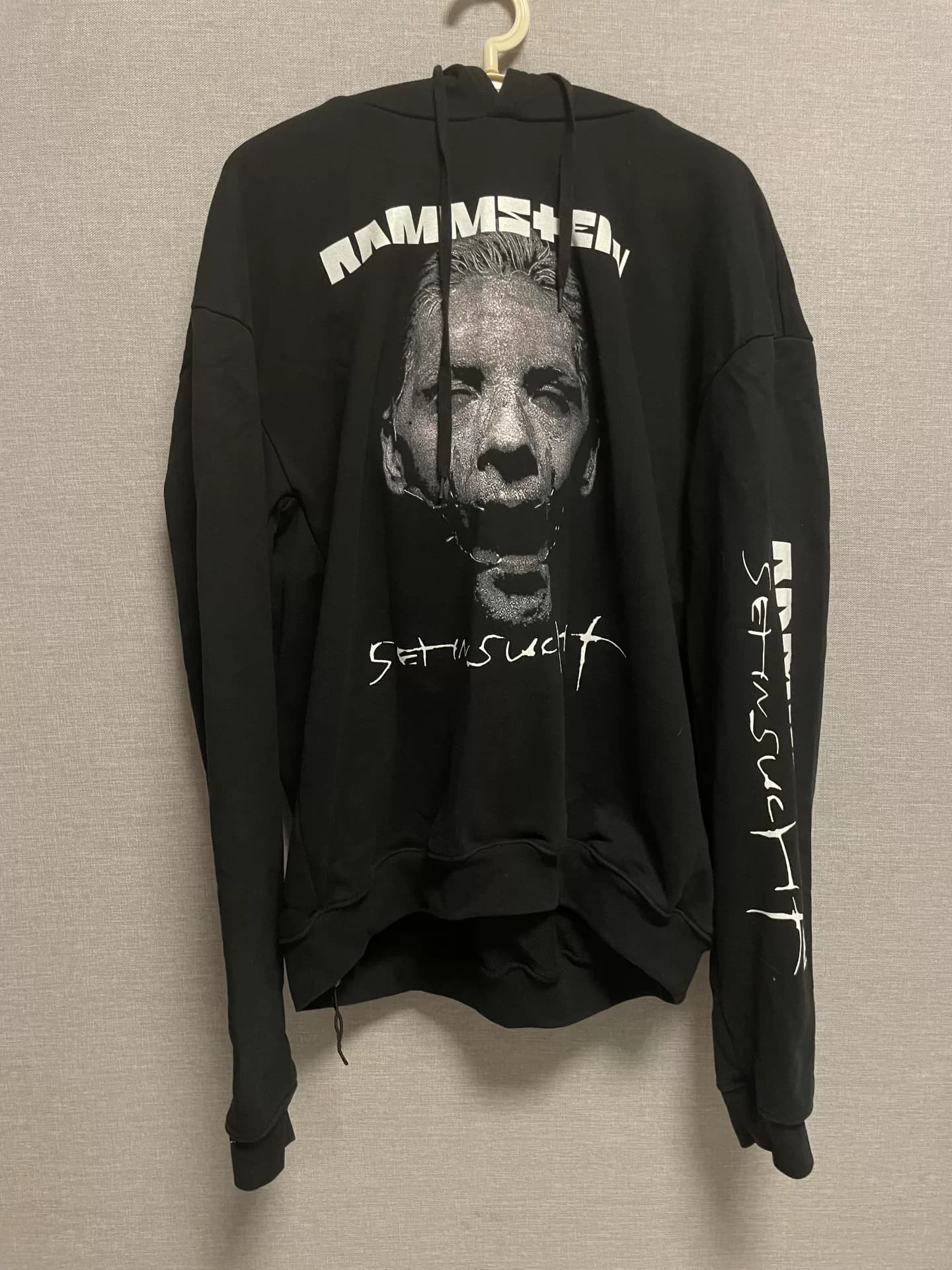 Немецкая бронированная машина Vetements x Rammstein