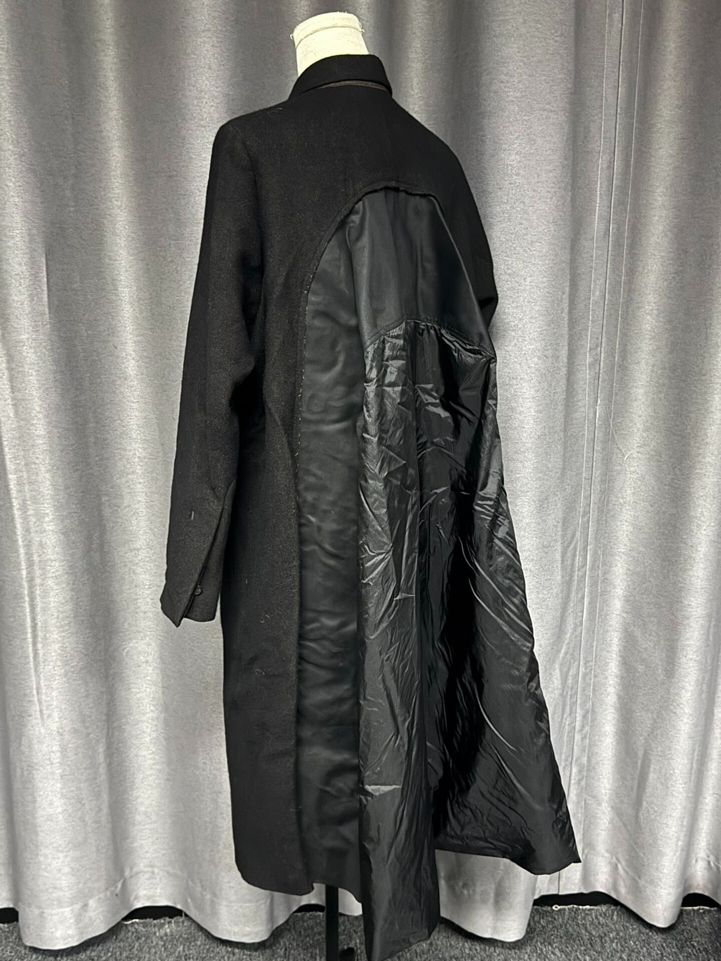 плащ rickowens FW18 SISYPHUS show большого размера